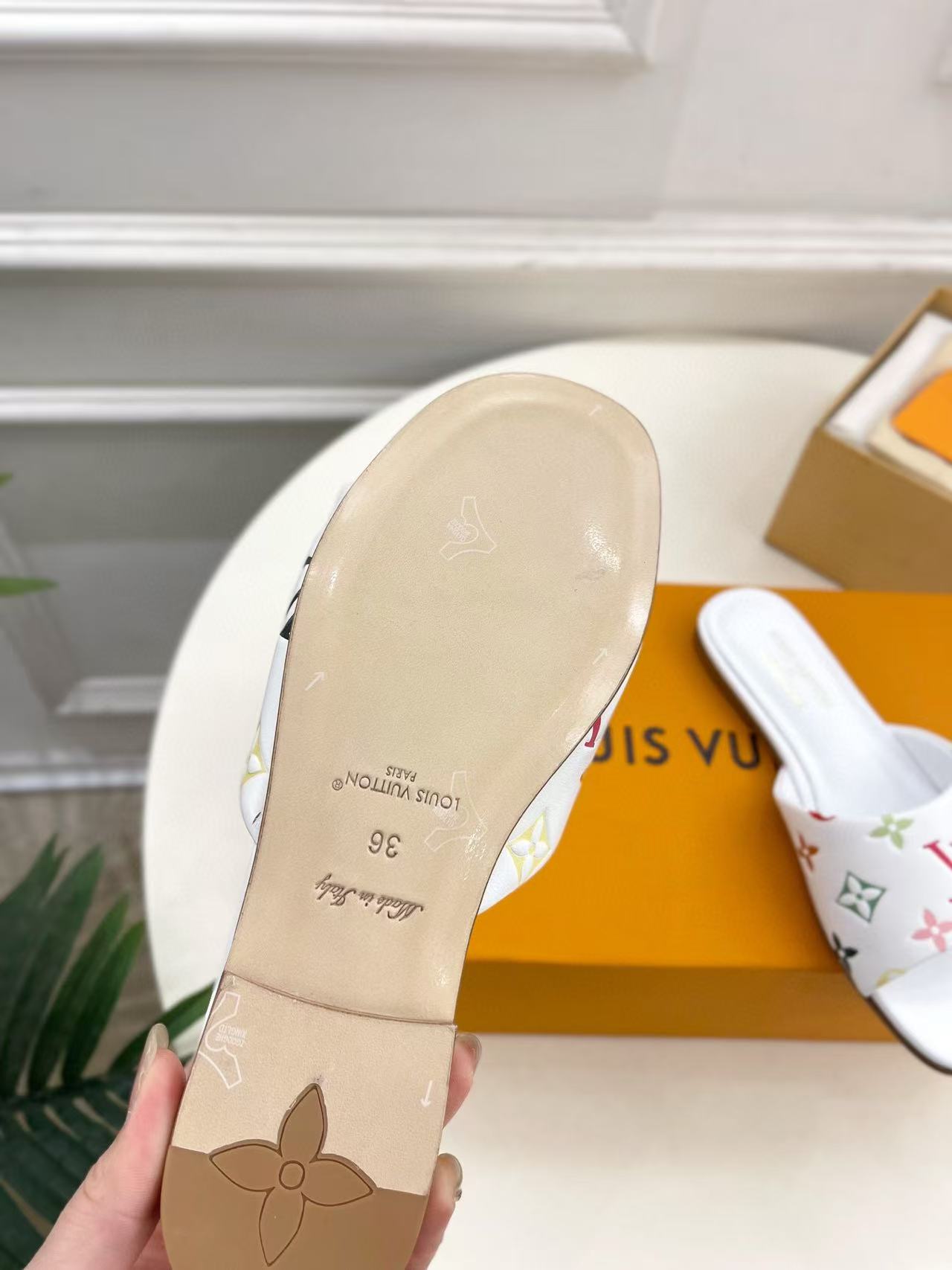 LVの高品質プリントスリッパ【50％割引+送料無料】