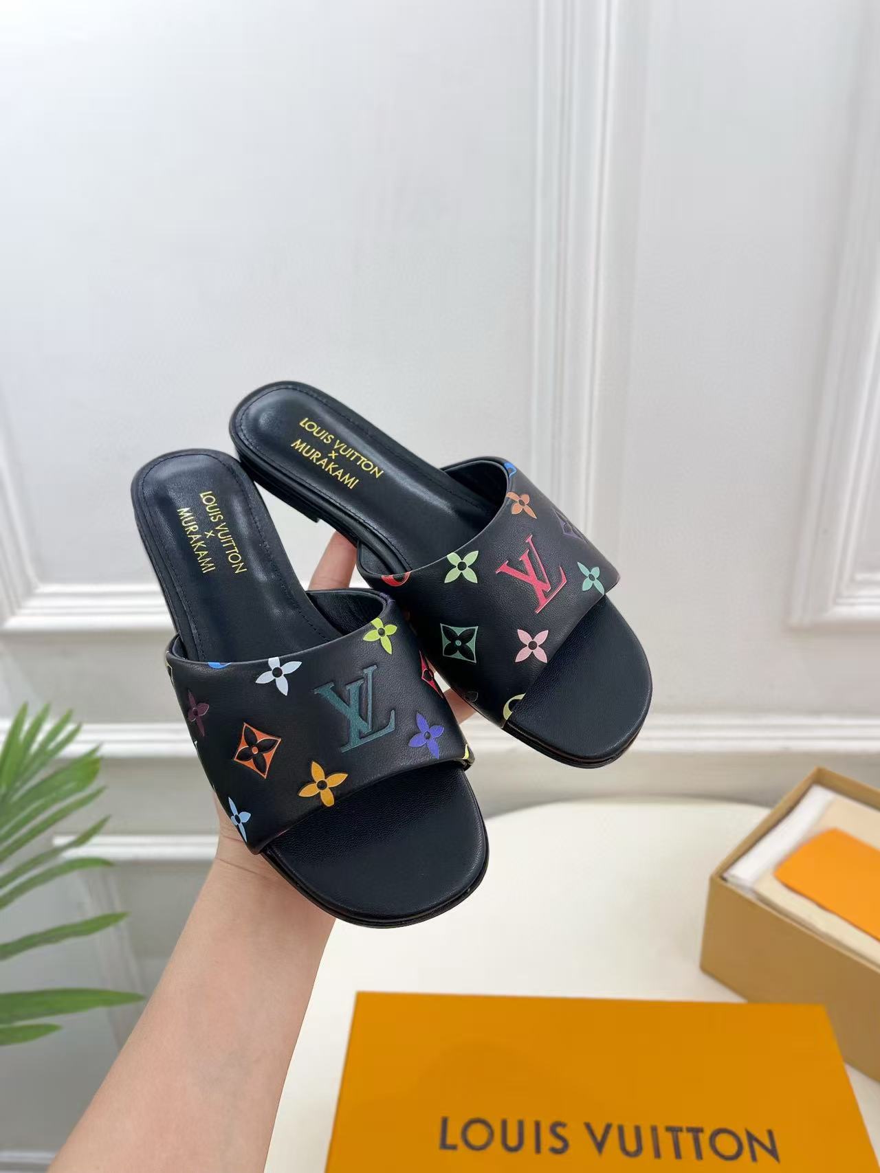 LVの高品質プリントスリッパ【50％割引+送料無料】