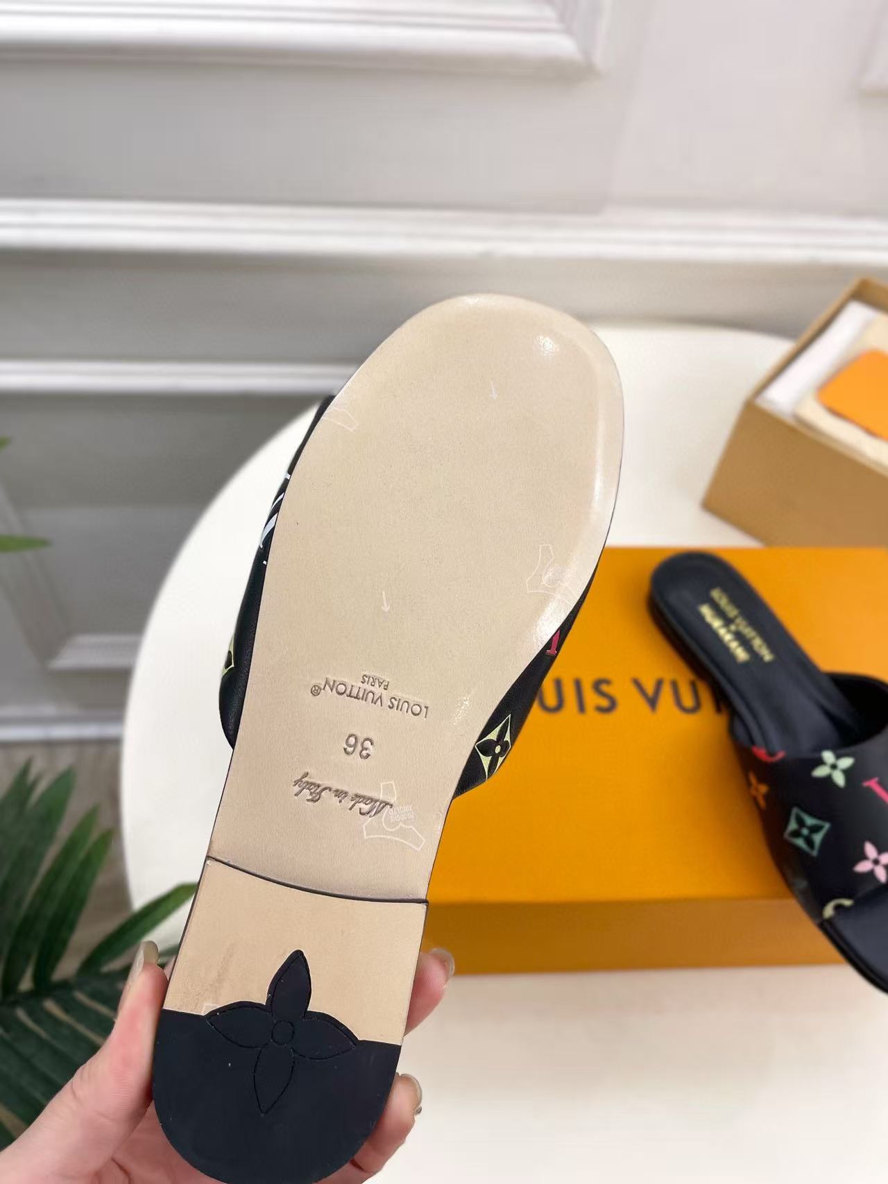 LVの高品質プリントスリッパ【50％割引+送料無料】