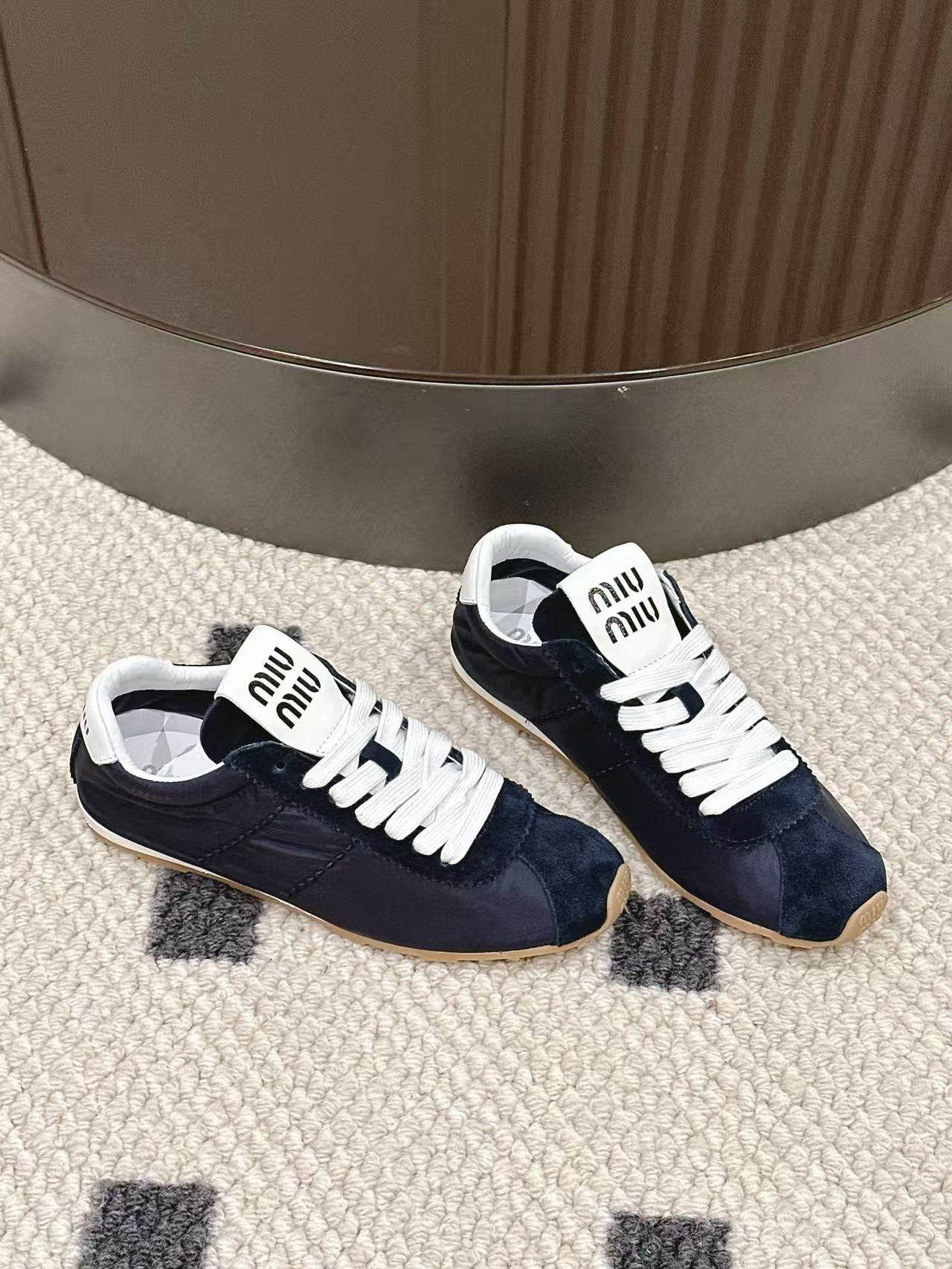 M1UM1U 高品質シンプルスポーツシューズ【50％割引+送料無料】