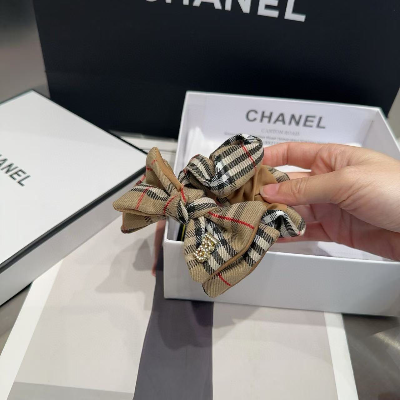 BUR8ERRY チェック柄ヘアタイ【 50％割引+送料無料】