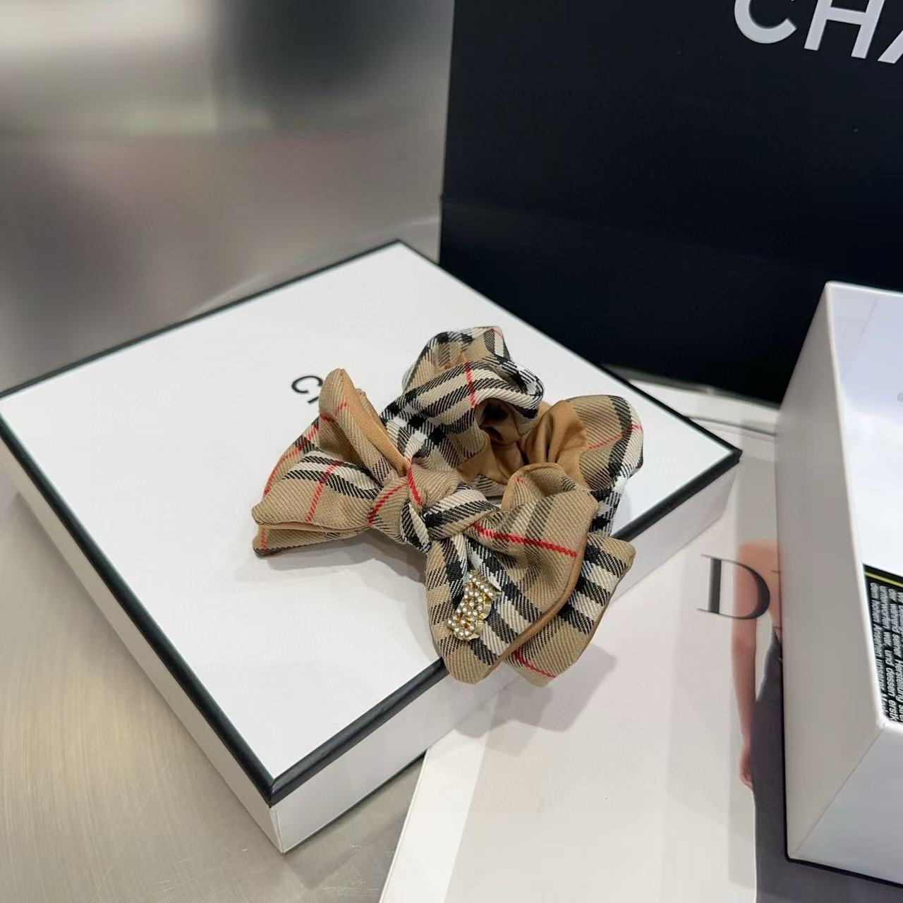 BUR8ERRY チェック柄ヘアタイ【 50％割引+送料無料】