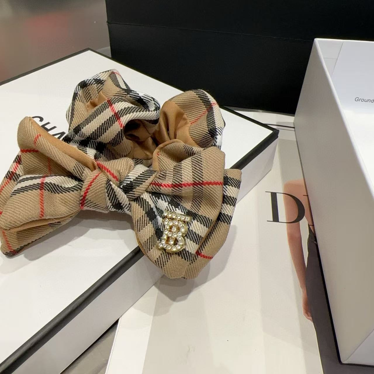 BUR8ERRY チェック柄ヘアタイ【 50％割引+送料無料】