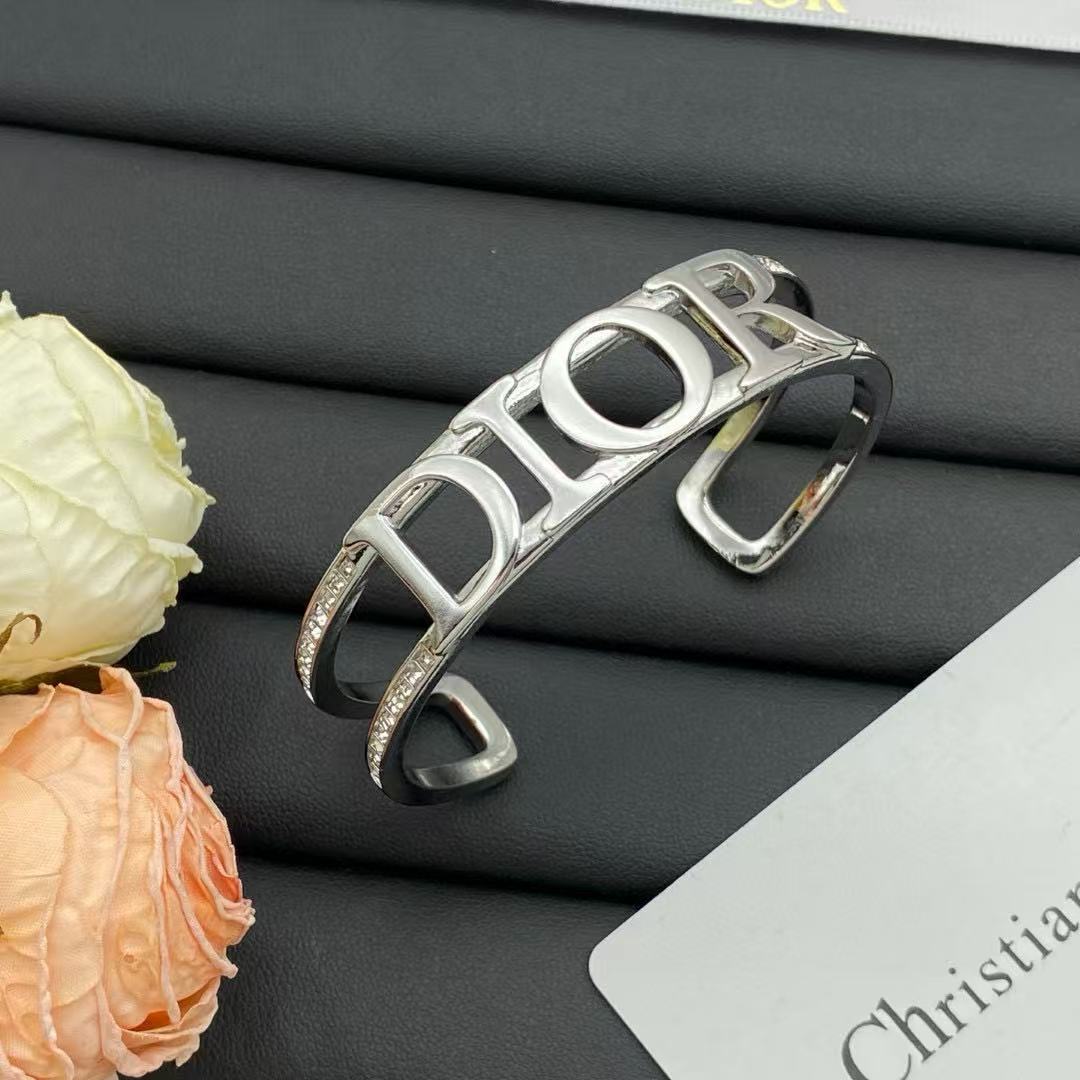 DI0R シンプルレターオープンブレスレット【 50％割引+送料無料】