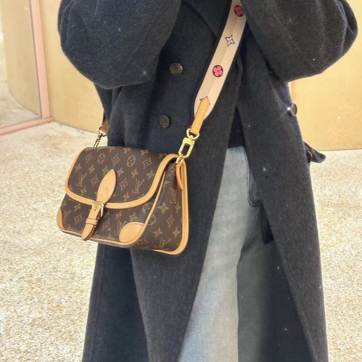 LV オールドフラワー エナメル ショルダー クロスボディバッグ【 50％割引+送料無料】