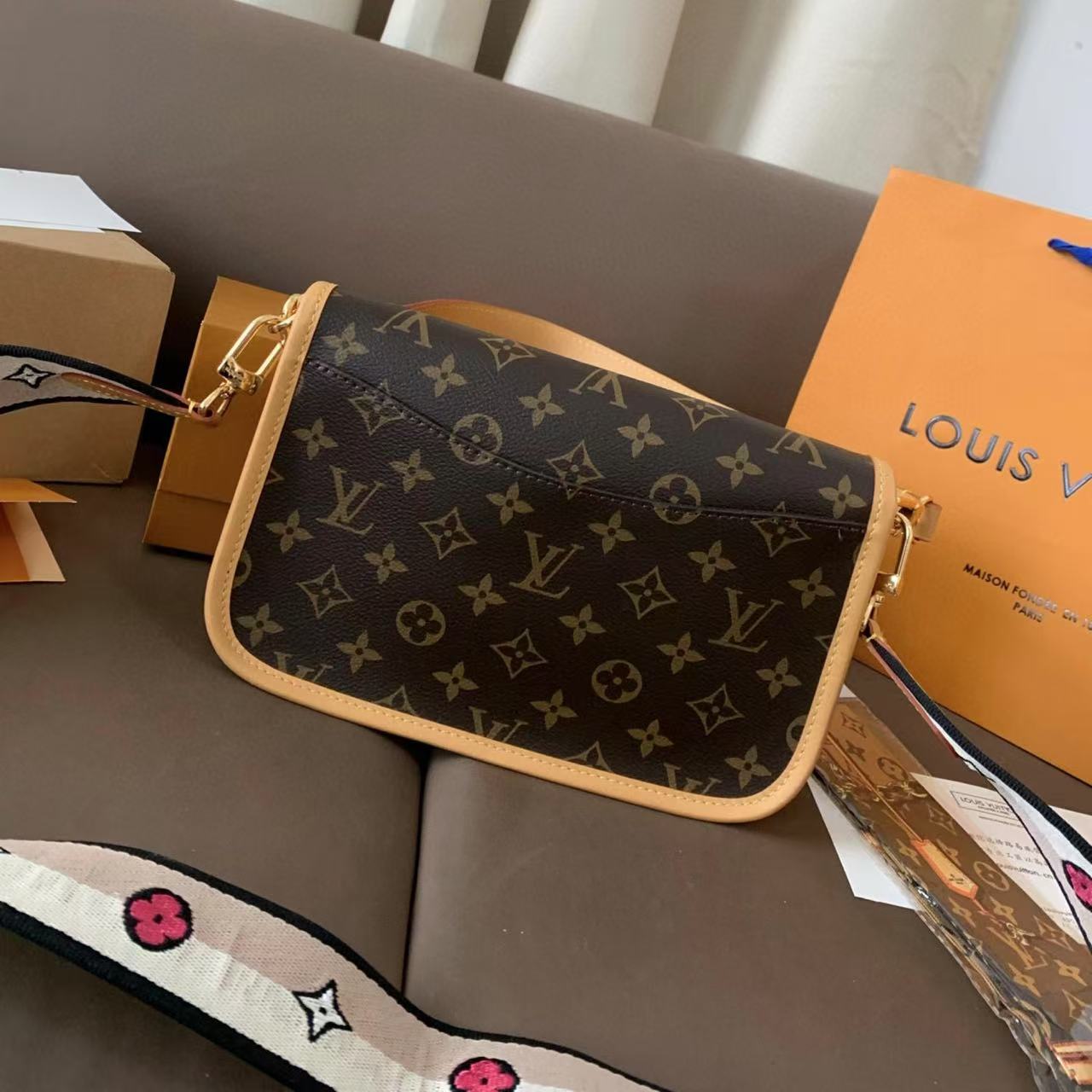 LV オールドフラワー エナメル ショルダー クロスボディバッグ【 50％割引+送料無料】