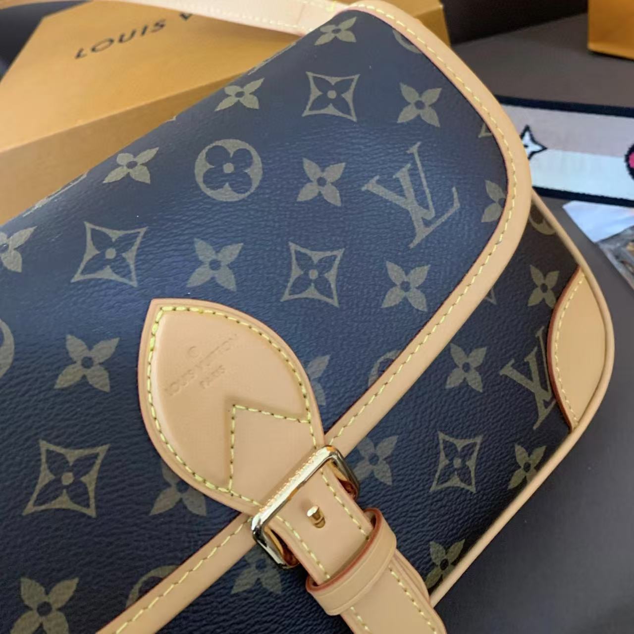 LV オールドフラワー エナメル ショルダー クロスボディバッグ【 50％割引+送料無料】
