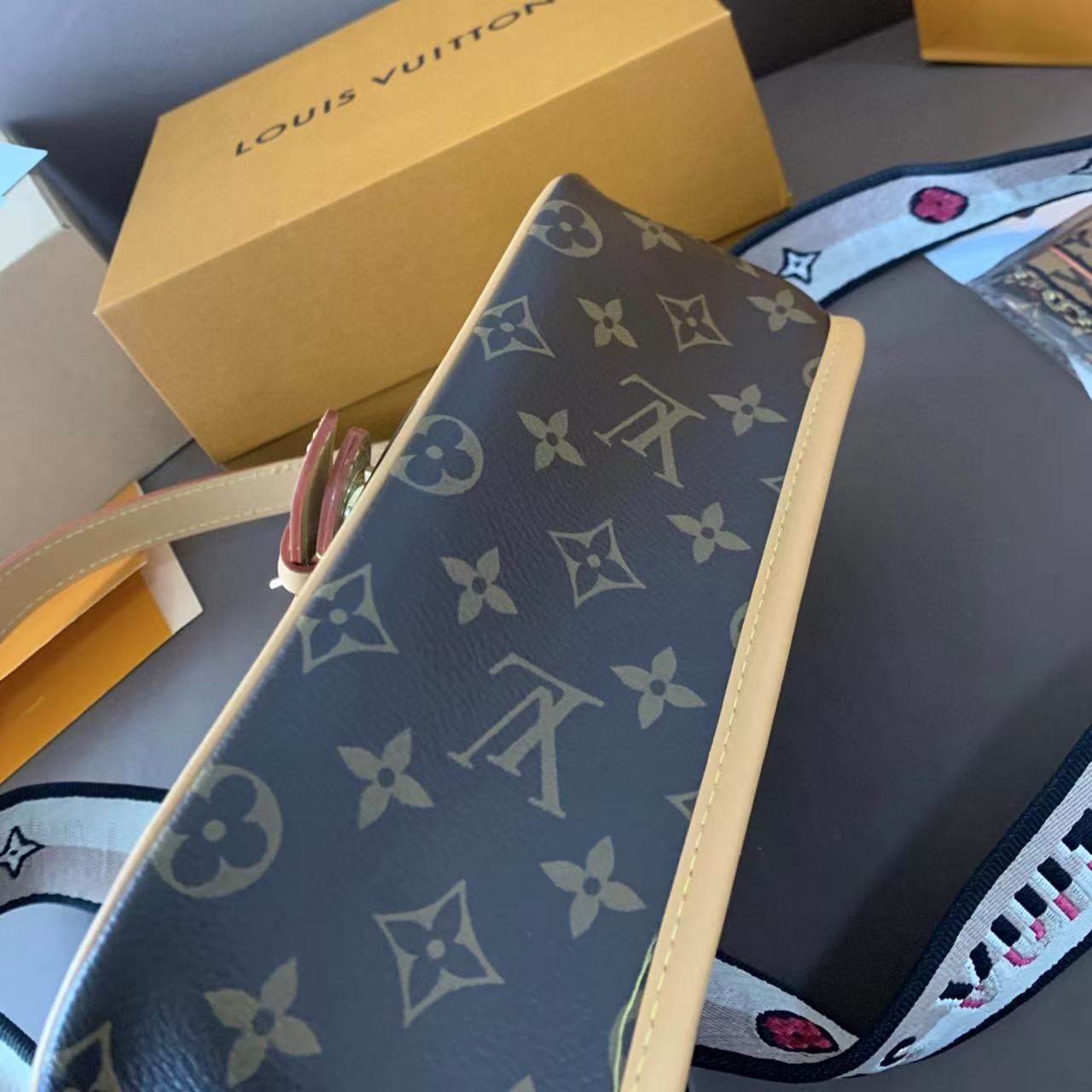 LV オールドフラワー エナメル ショルダー クロスボディバッグ【 50％割引+送料無料】
