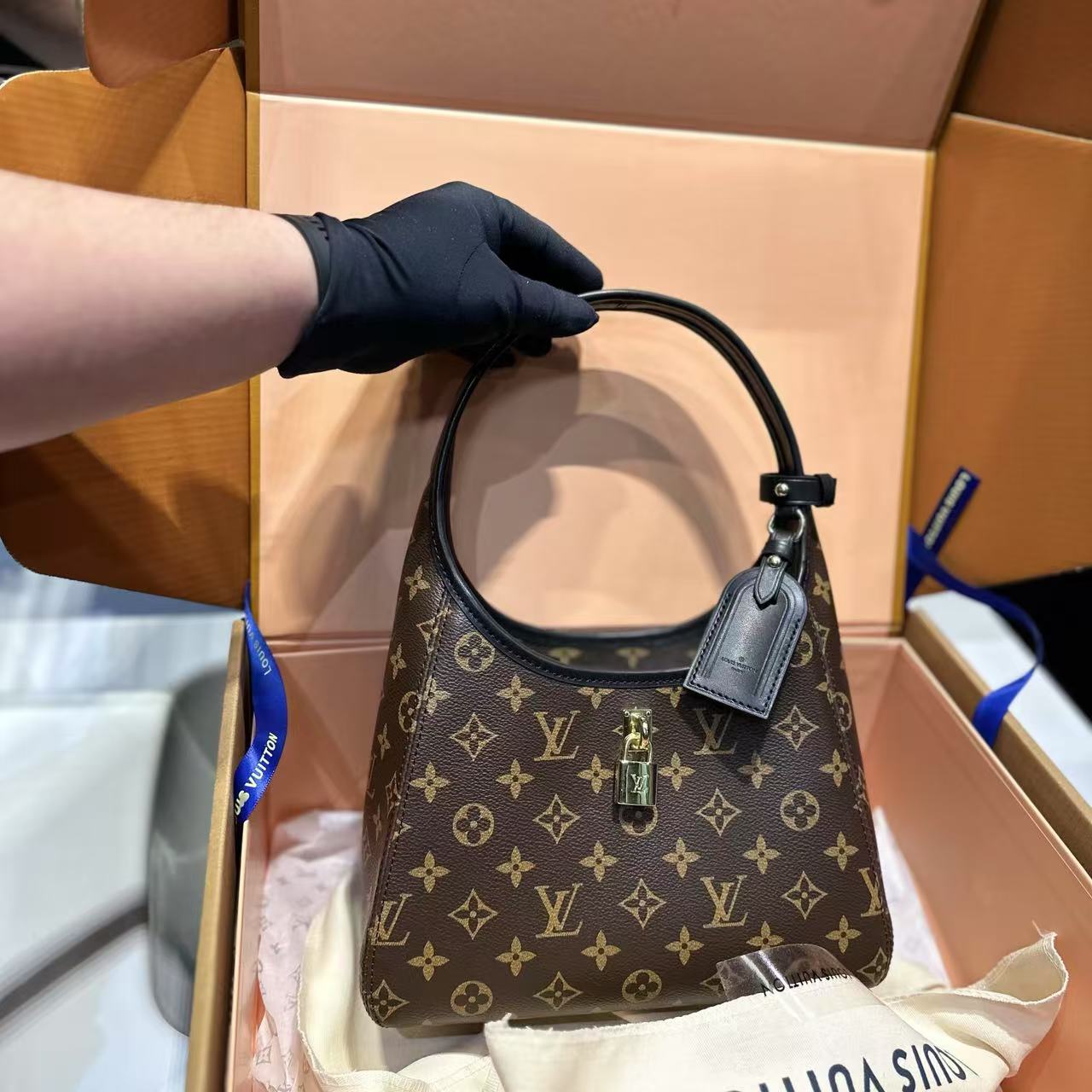 LV老眼ロック脇下バッグ【 50％割引+送料無料】