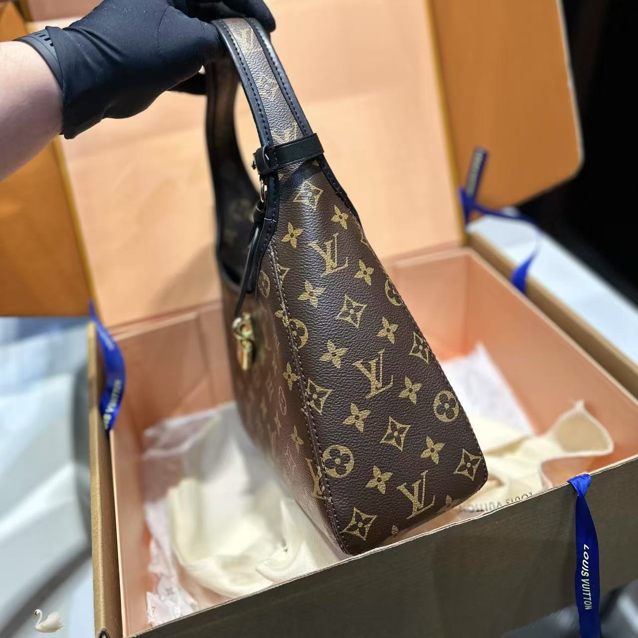 LV老眼ロック脇下バッグ【 50％割引+送料無料】