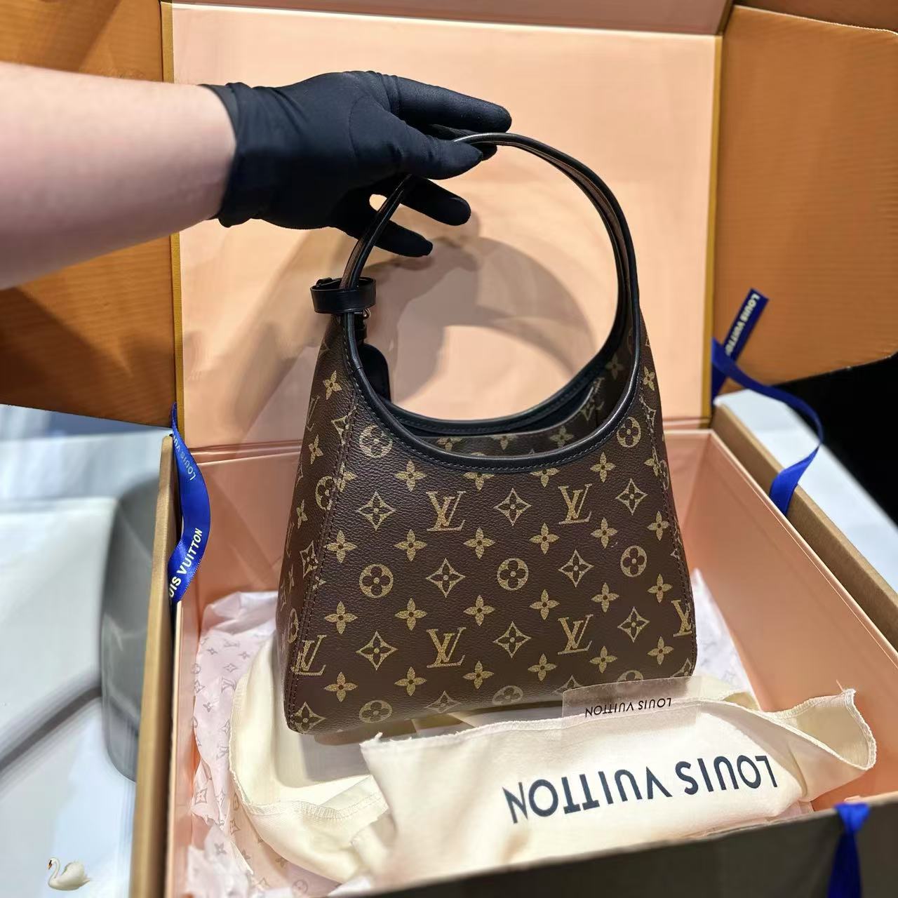 LV老眼ロック脇下バッグ【 50％割引+送料無料】