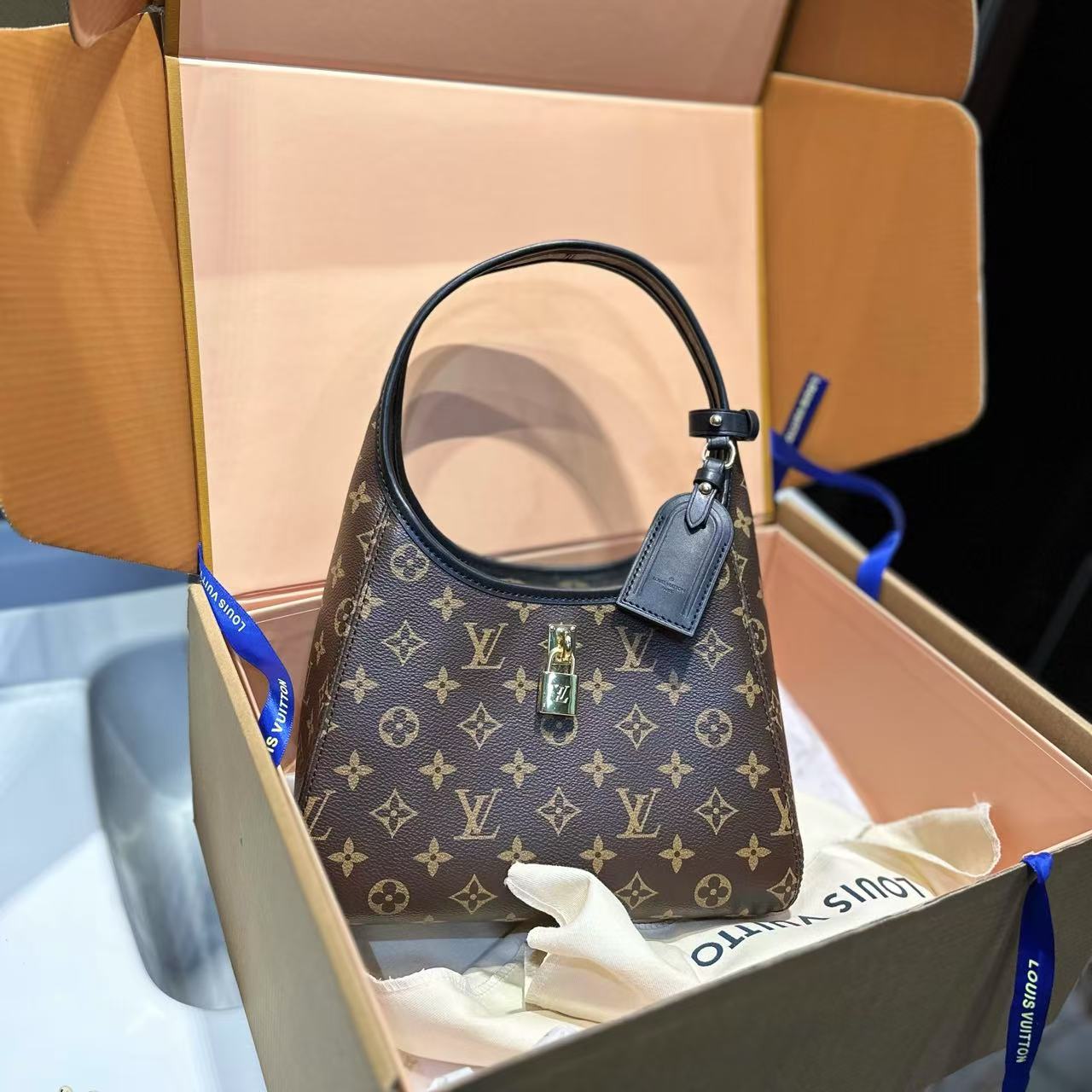 LV老眼ロック脇下バッグ【 50％割引+送料無料】
