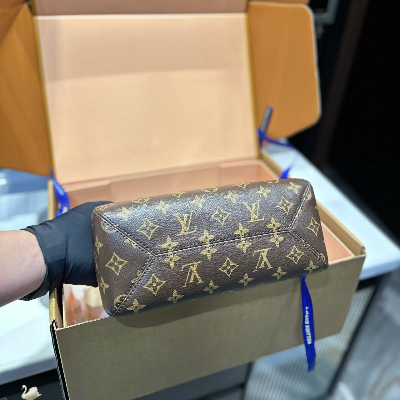 LV老眼ロック脇下バッグ【 50％割引+送料無料】