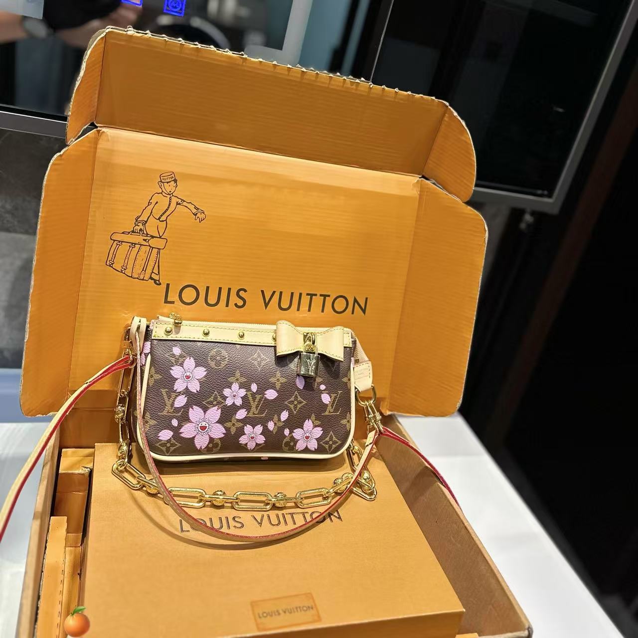 LVプリントチェーンアンダーアームバッグ【 50％割引+送料無料】