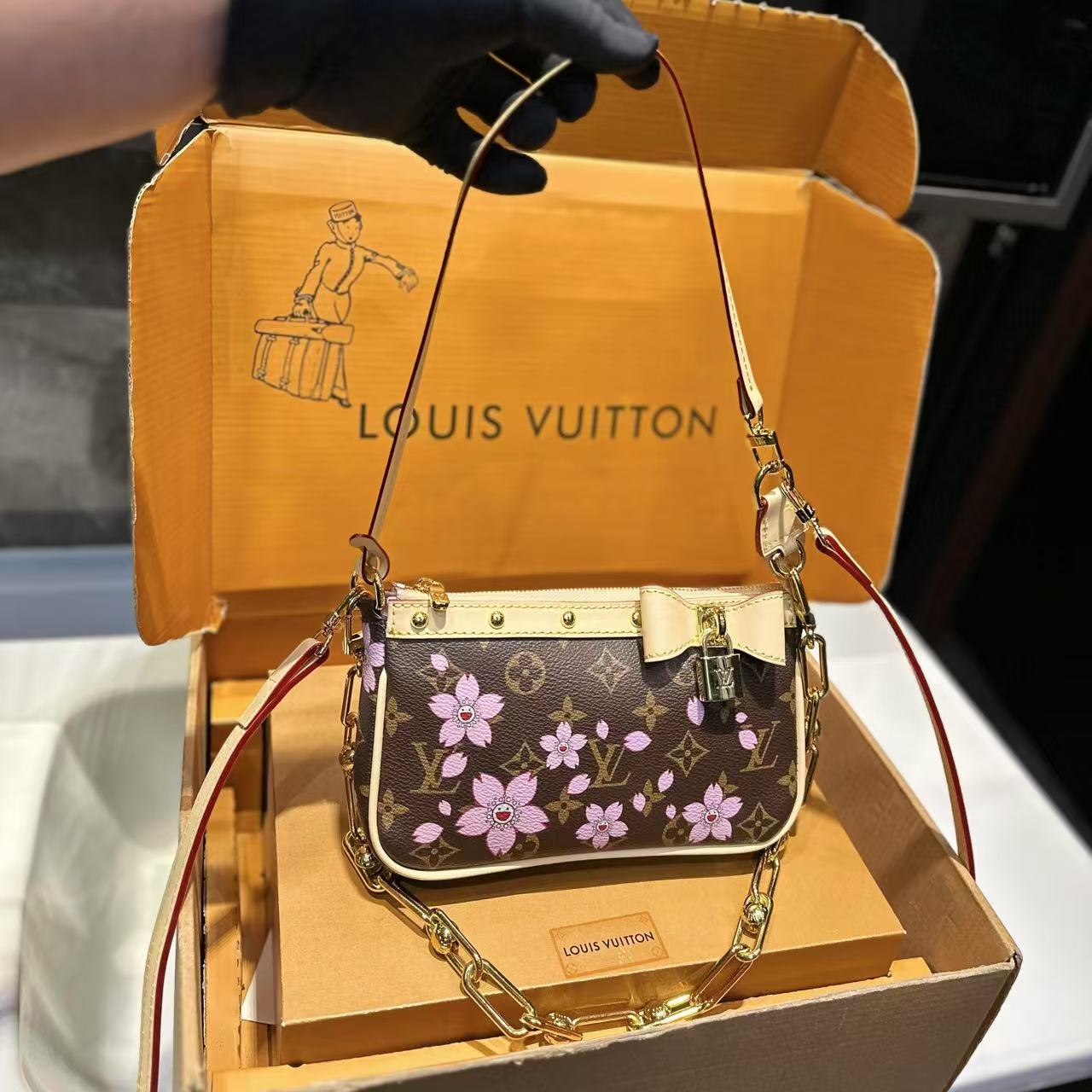 LVプリントチェーンアンダーアームバッグ【 50％割引+送料無料】