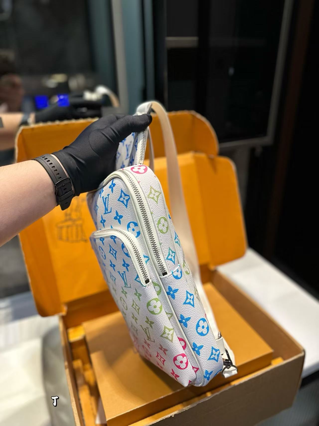 LVメンズチェストバッグ【 50％割引+送料無料】