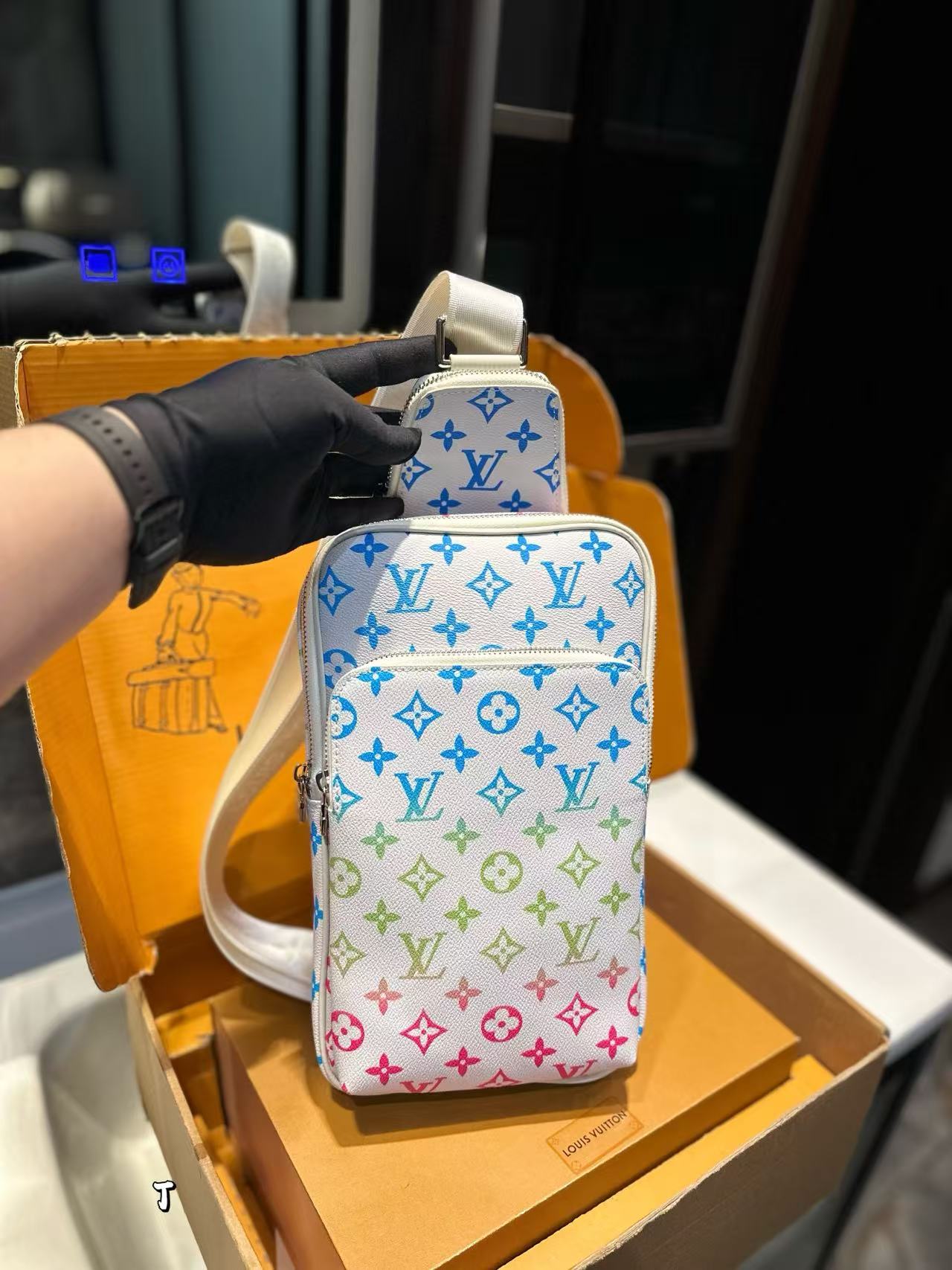 LVメンズチェストバッグ【 50％割引+送料無料】