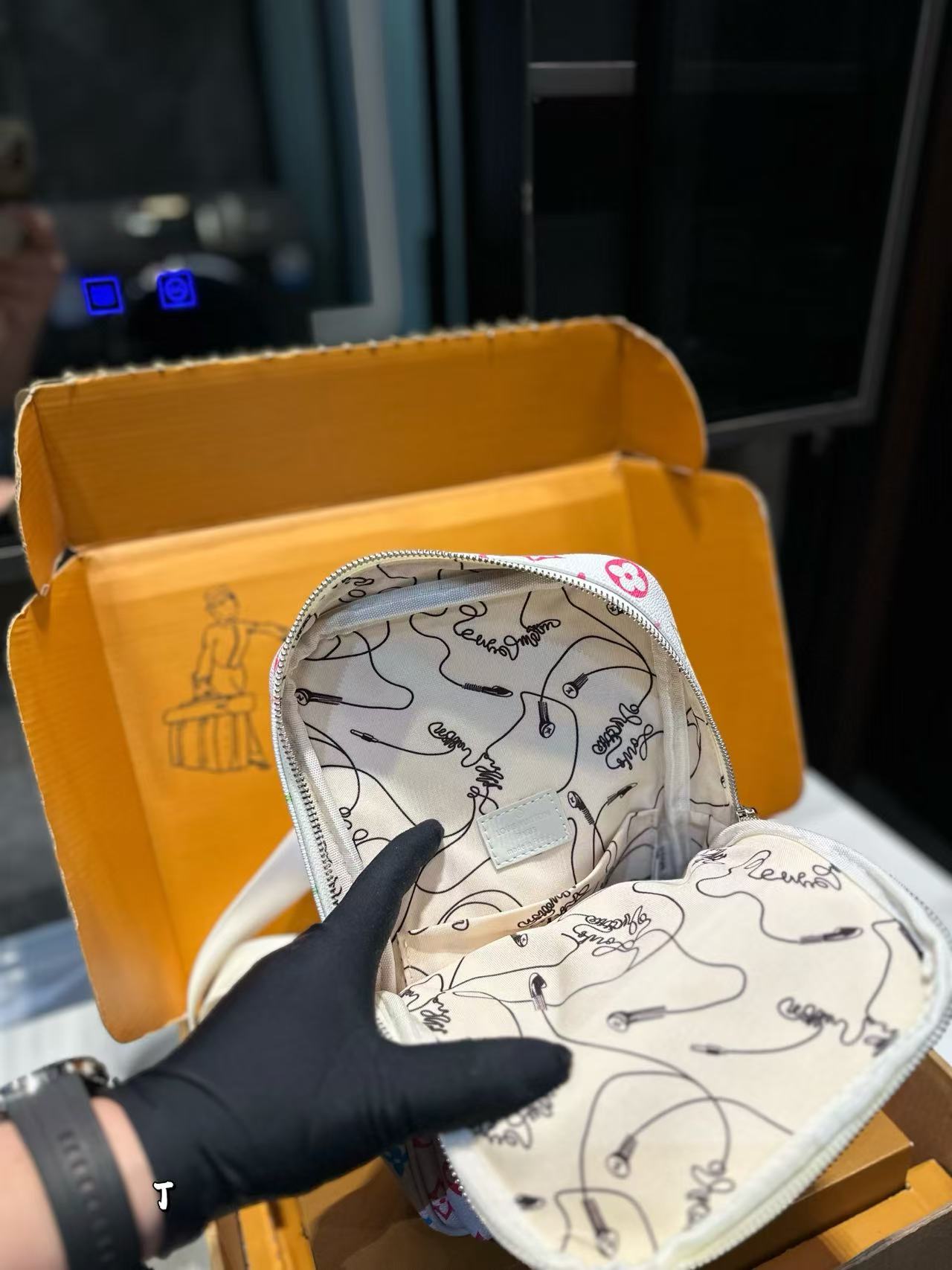 LVメンズチェストバッグ【 50％割引+送料無料】