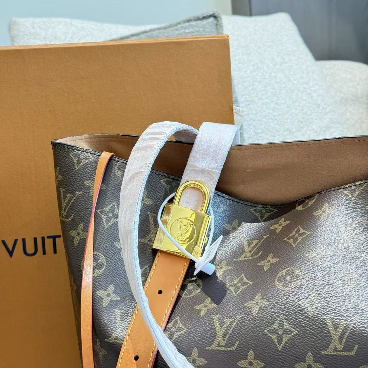 LVオールドフラワーロックショッピングバッグ【 50％割引+送料無料】