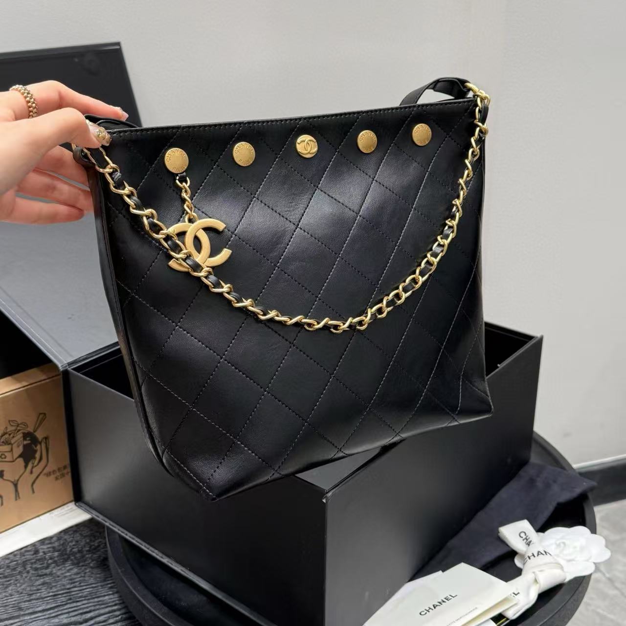 CHANE1 ゴールドコイン ヒッピー バケットバッグ【 50％割引+送料無料】