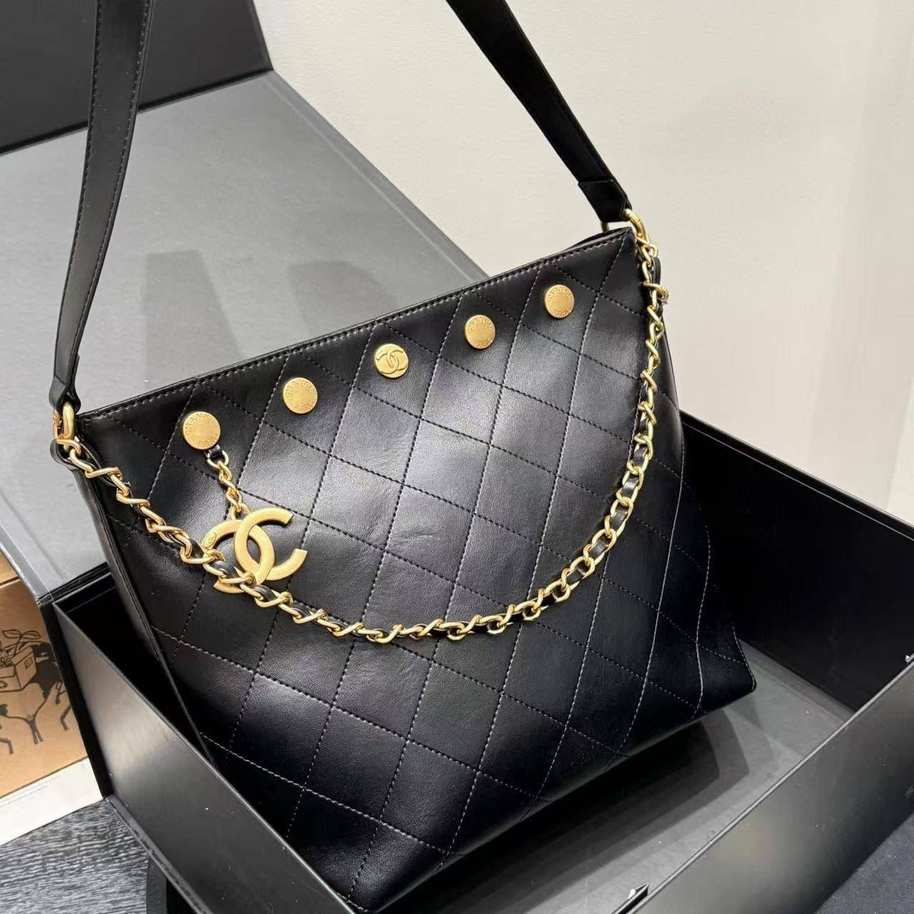 CHANE1 ゴールドコイン ヒッピー バケットバッグ【 50％割引+送料無料】