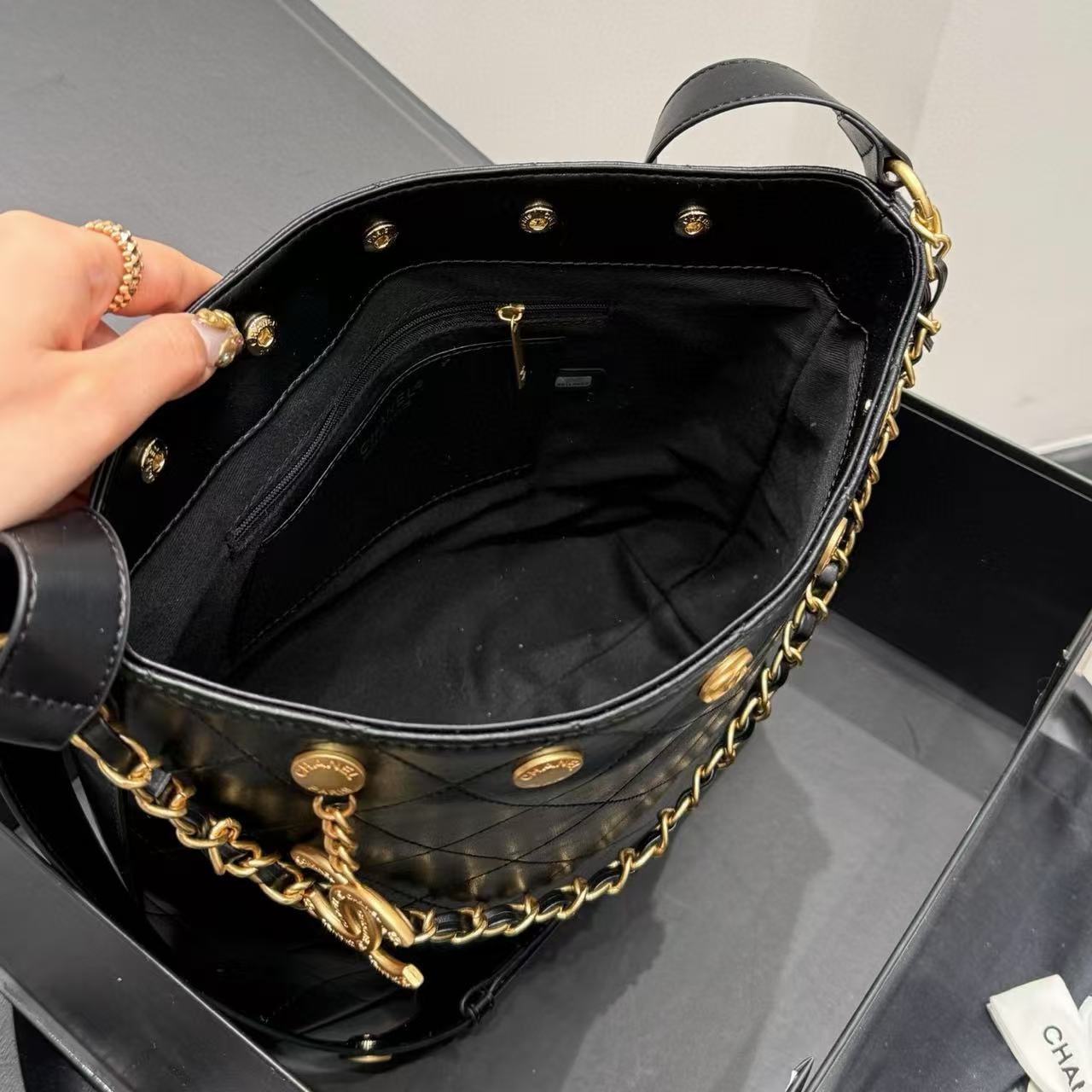 CHANE1 ゴールドコイン ヒッピー バケットバッグ【 50％割引+送料無料】