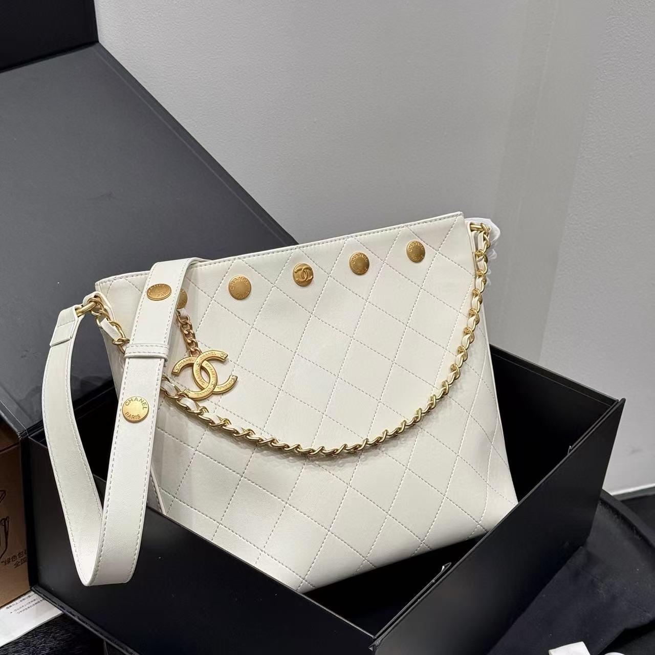 CHANE1 ゴールドコイン ヒッピー バケットバッグ【 50％割引+送料無料】