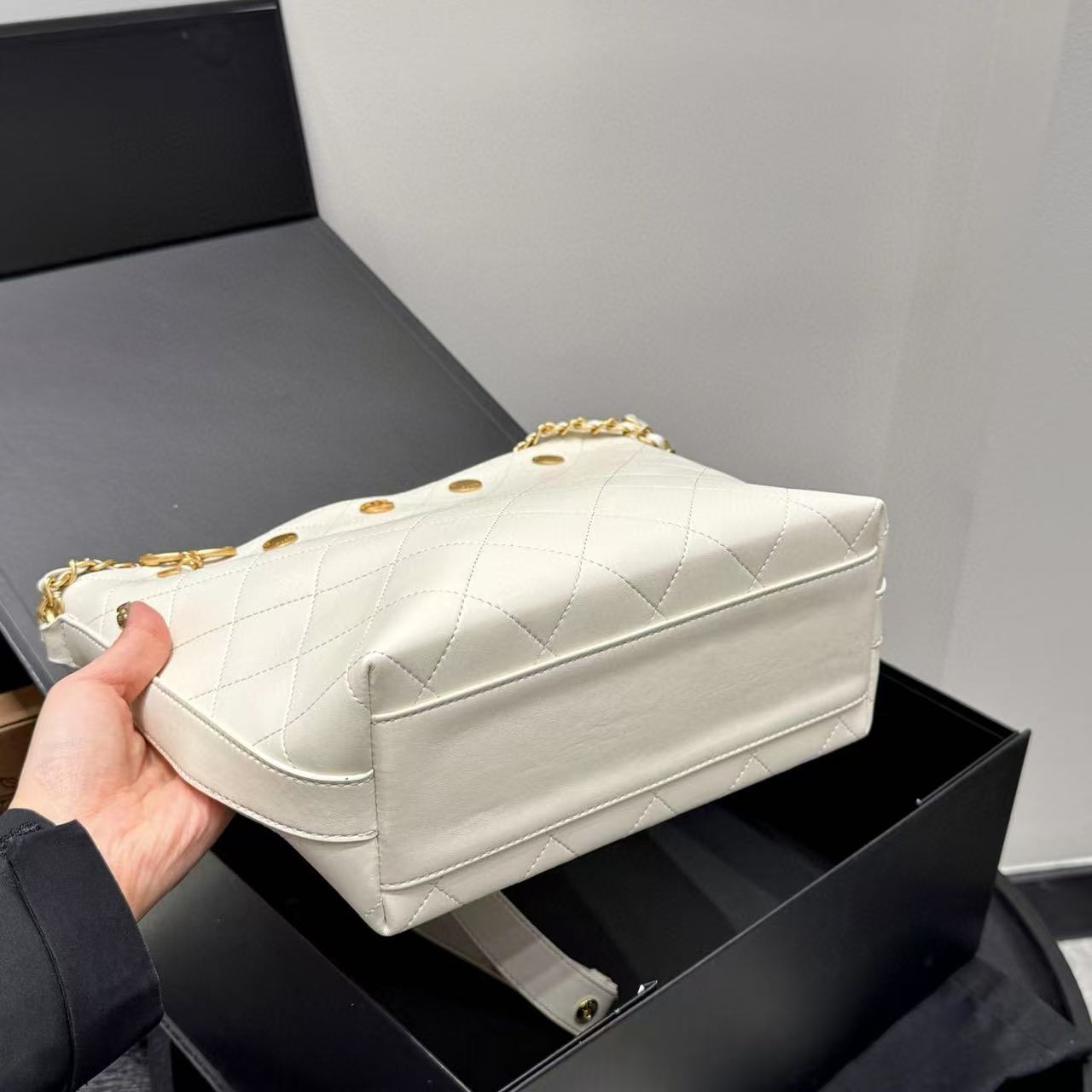 CHANE1 ゴールドコイン ヒッピー バケットバッグ【 50％割引+送料無料】