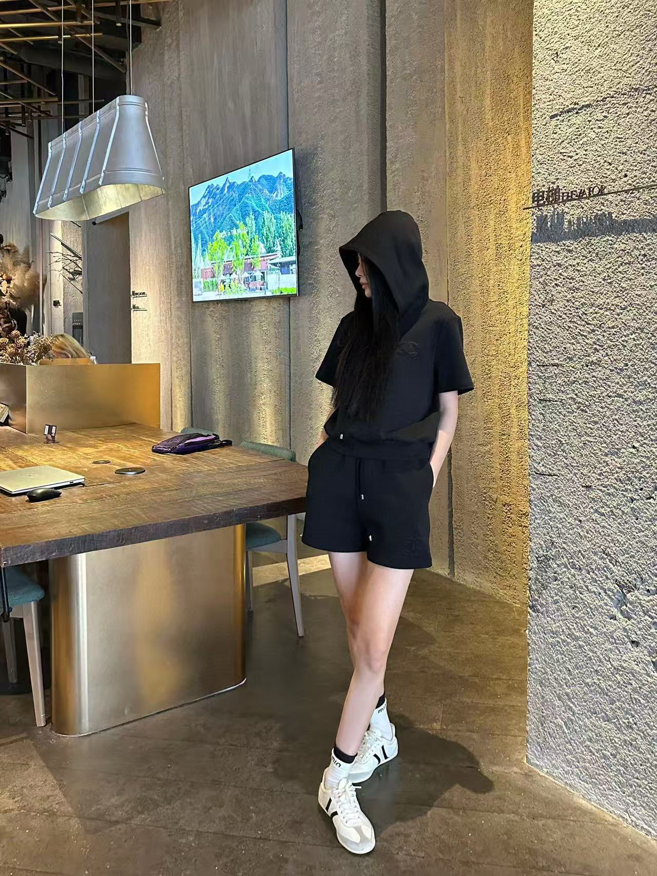 CHANE1 フード付きレタードスウェットシャツ+ショーツ ツーピースセット【 50％割引+送料無料】