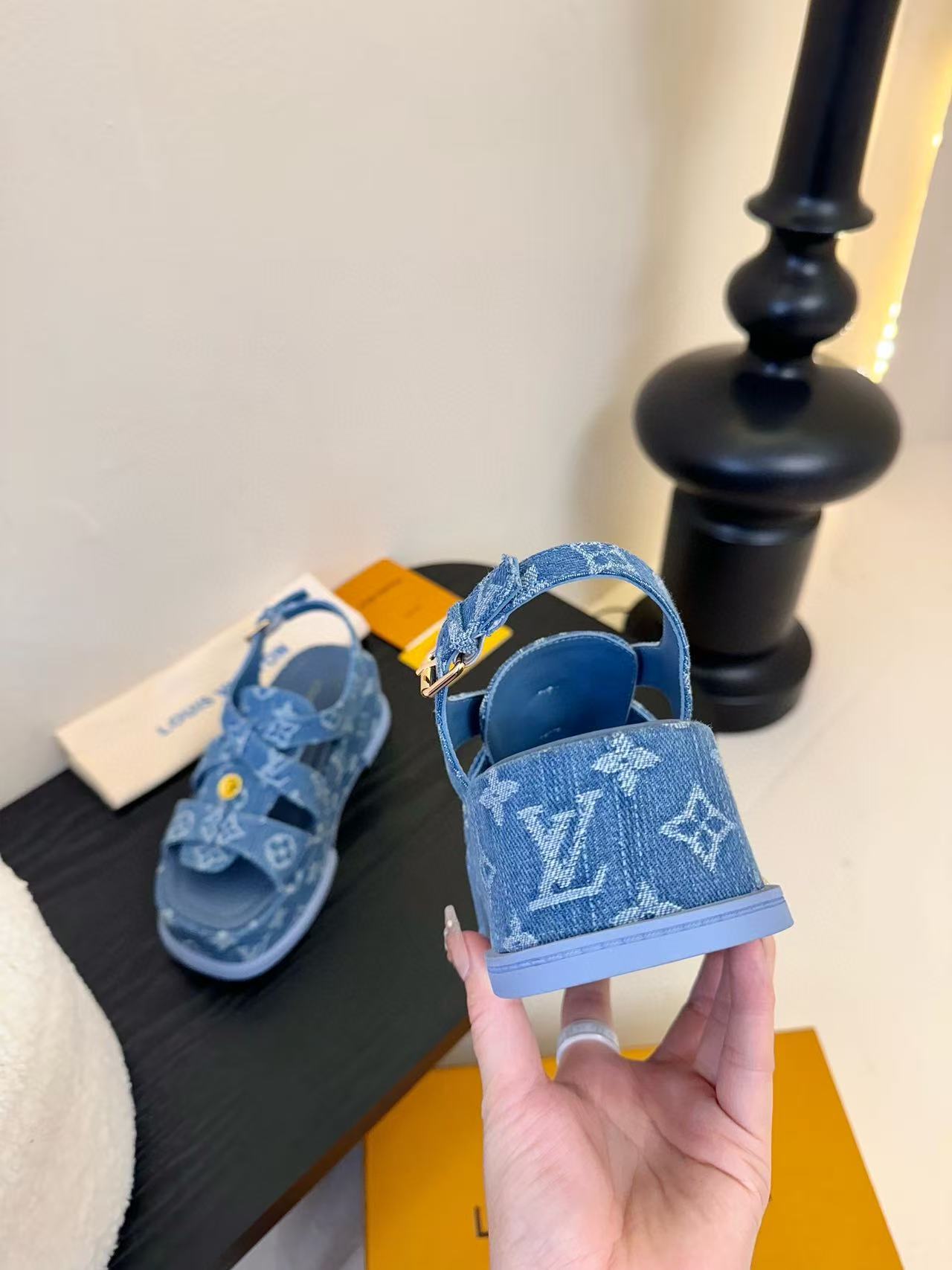 LVの高品質ジャカード厚底サンダル【50％割引+送料無料】