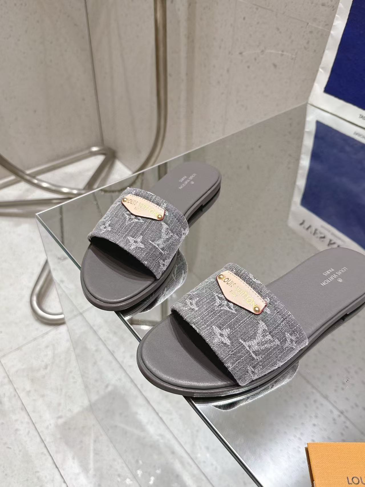 LVの高品質エンボス加工シープスキンスリッパ【50％割引+送料無料】