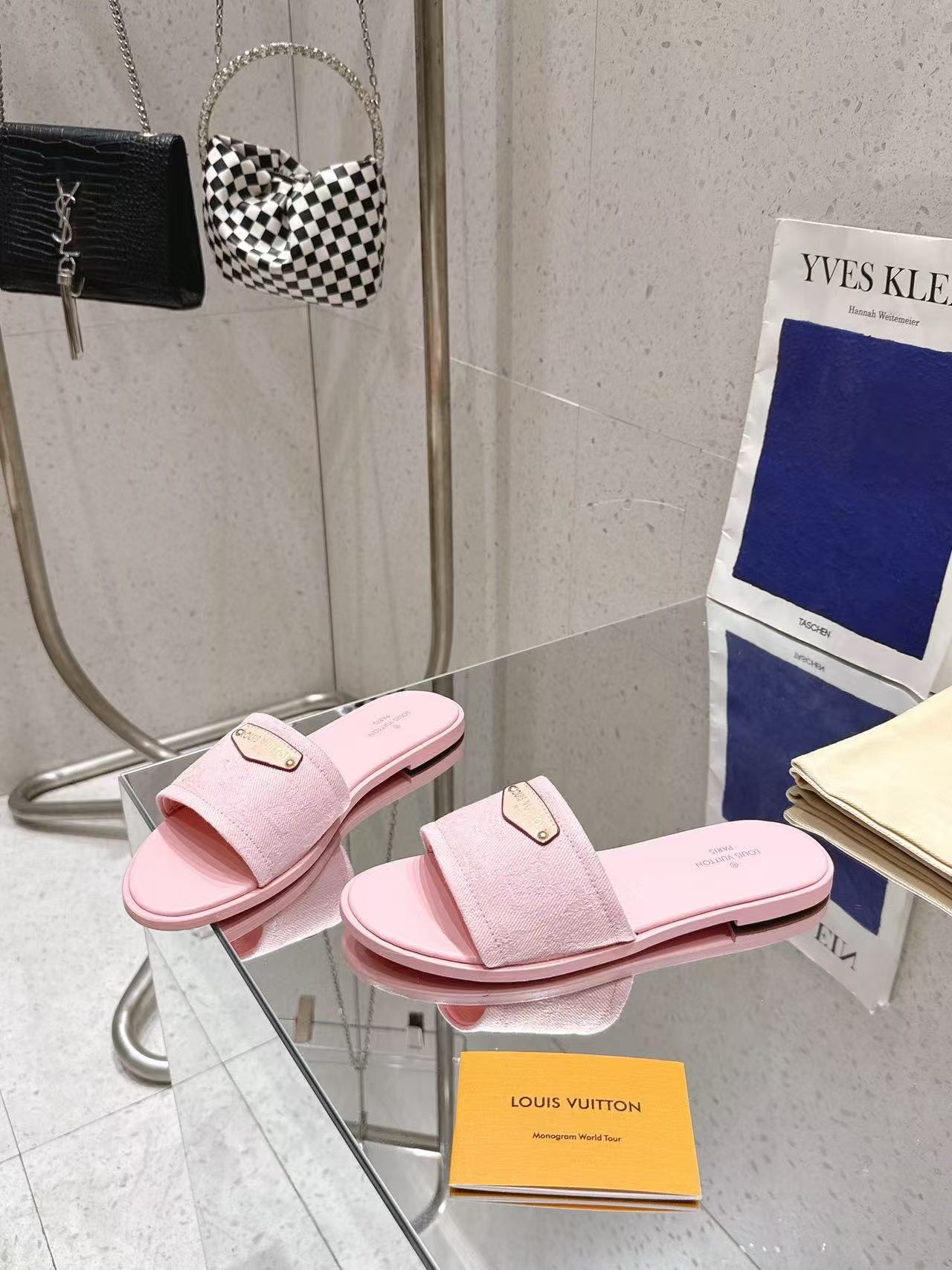 LVの高品質エンボス加工シープスキンスリッパ【50％割引+送料無料】