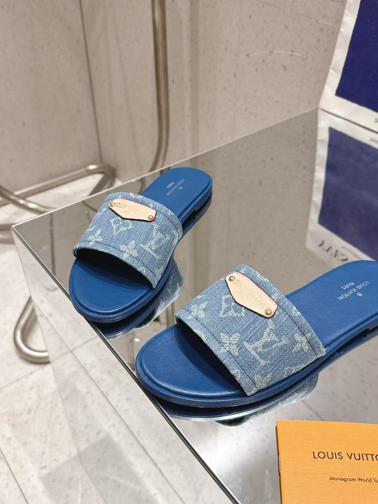 LVの高品質エンボス加工シープスキンスリッパ【50％割引+送料無料】