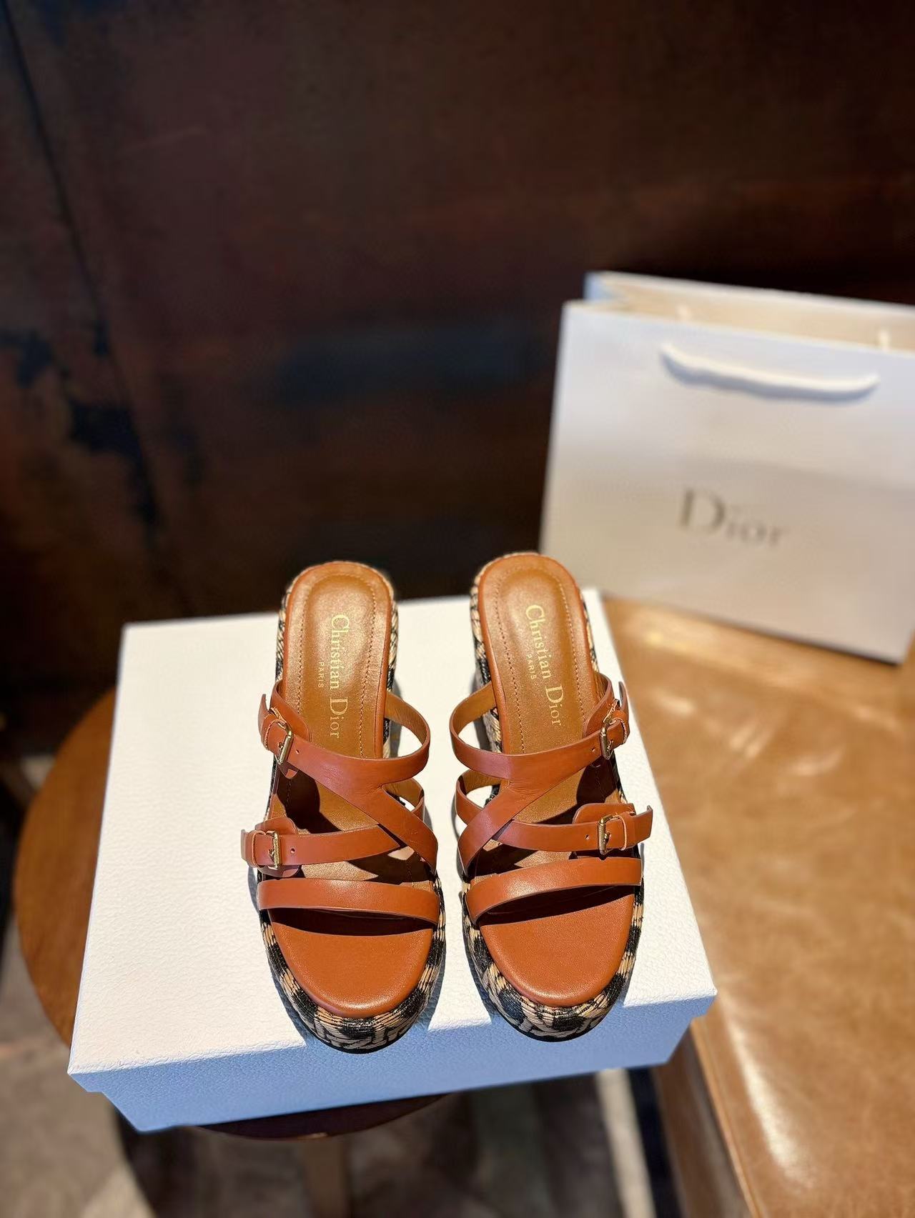 DI0Rの高品質シンプル厚底サンダル【50％割引+送料無料】