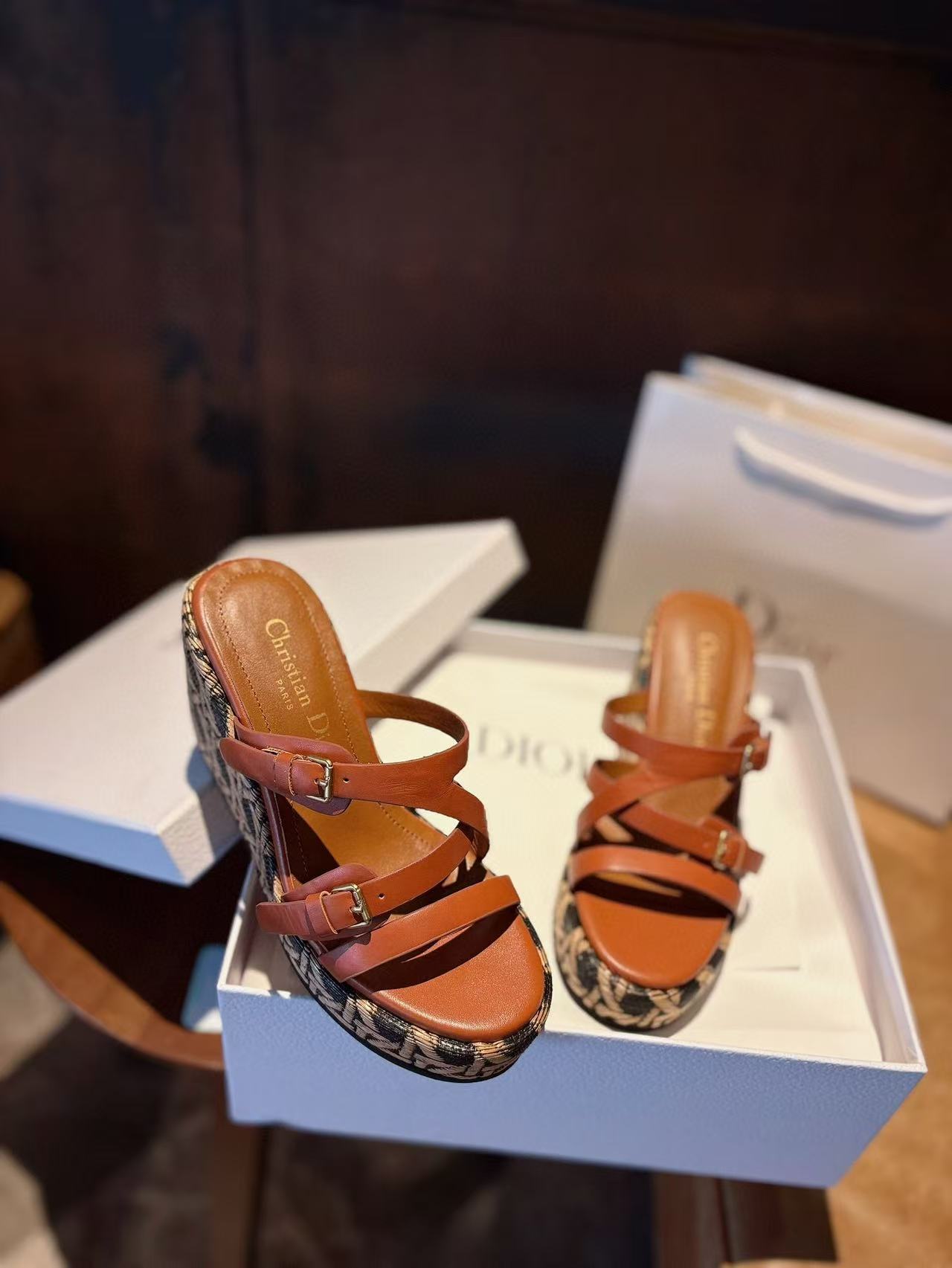 DI0Rの高品質シンプル厚底サンダル【50％割引+送料無料】