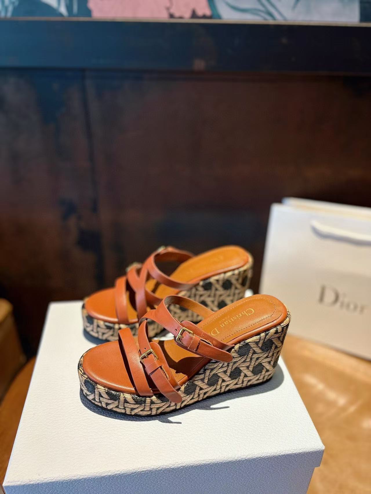 DI0Rの高品質シンプル厚底サンダル【50％割引+送料無料】