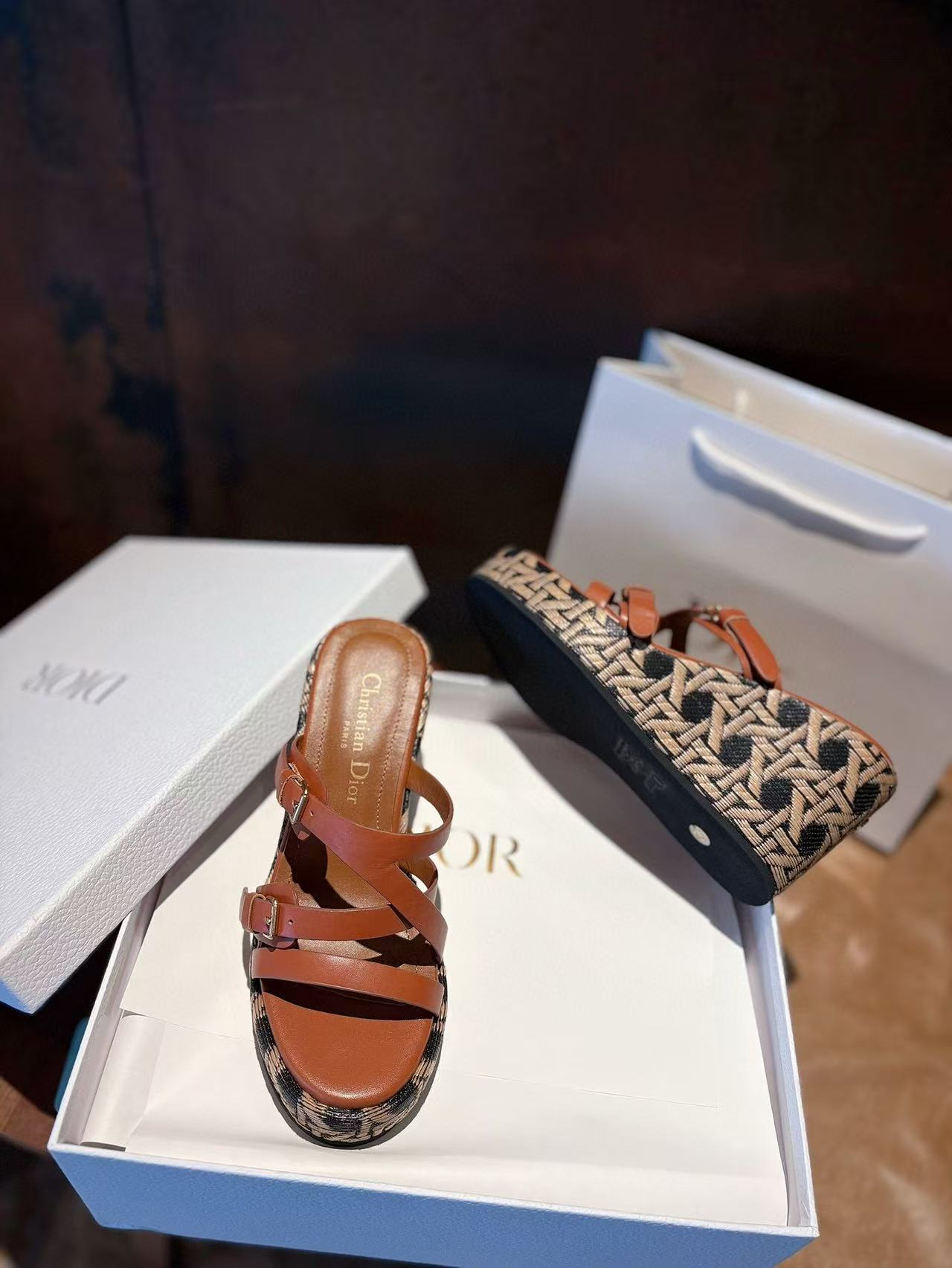 DI0Rの高品質シンプル厚底サンダル【50％割引+送料無料】