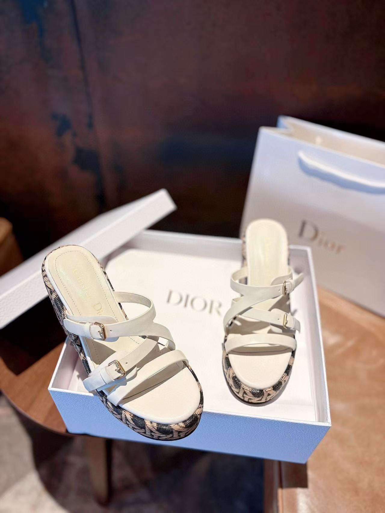 DI0Rの高品質シンプル厚底サンダル【50％割引+送料無料】