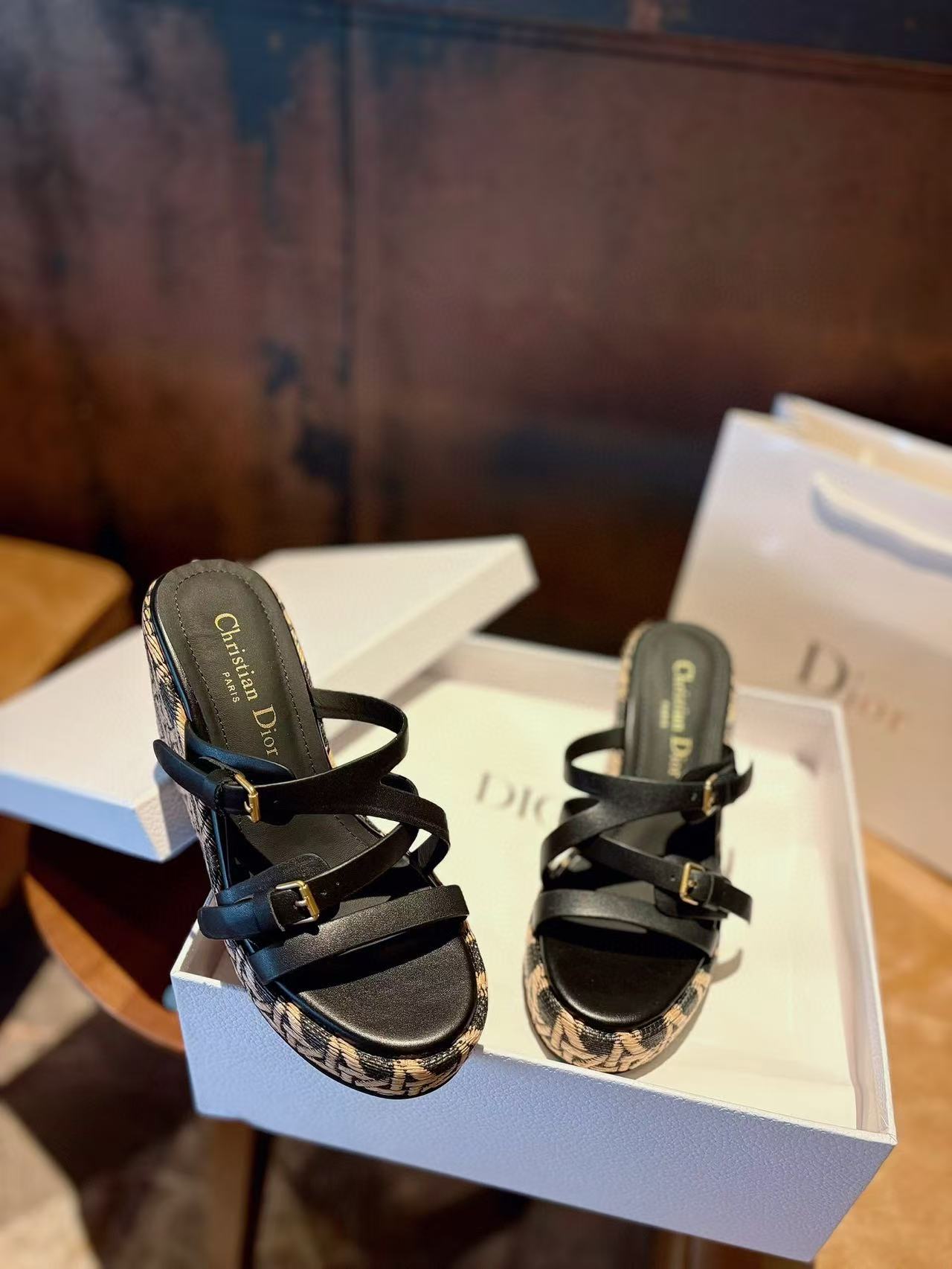 DI0Rの高品質シンプル厚底サンダル【50％割引+送料無料】