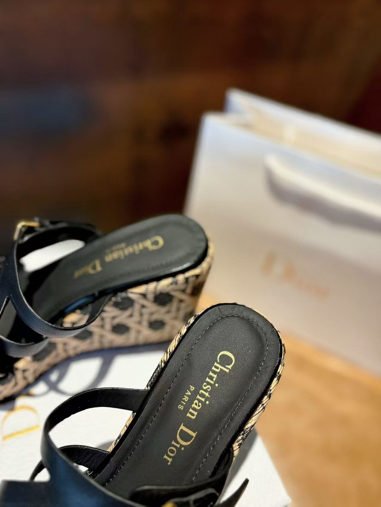 DI0Rの高品質シンプル厚底サンダル【50％割引+送料無料】