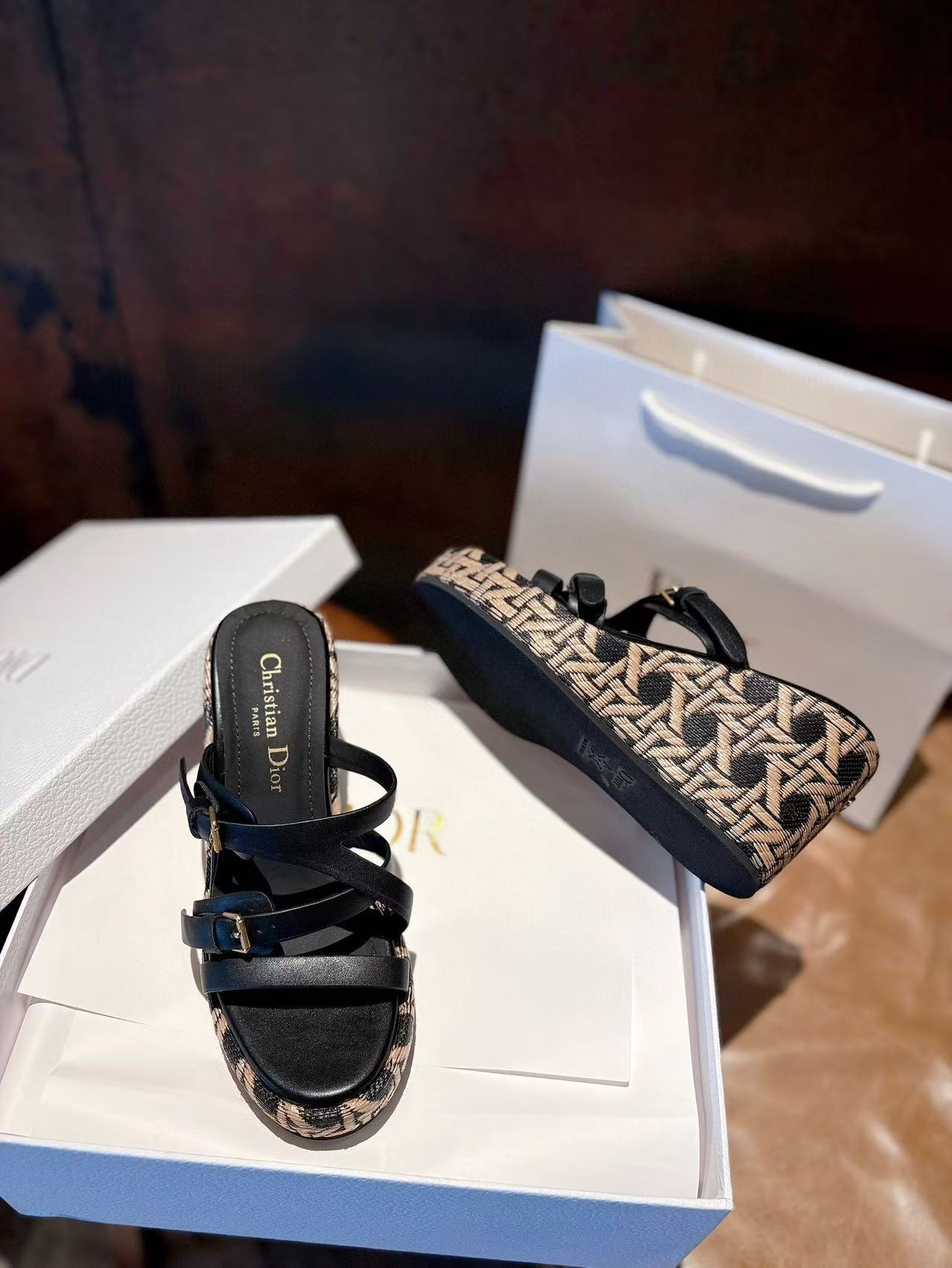 DI0Rの高品質シンプル厚底サンダル【50％割引+送料無料】