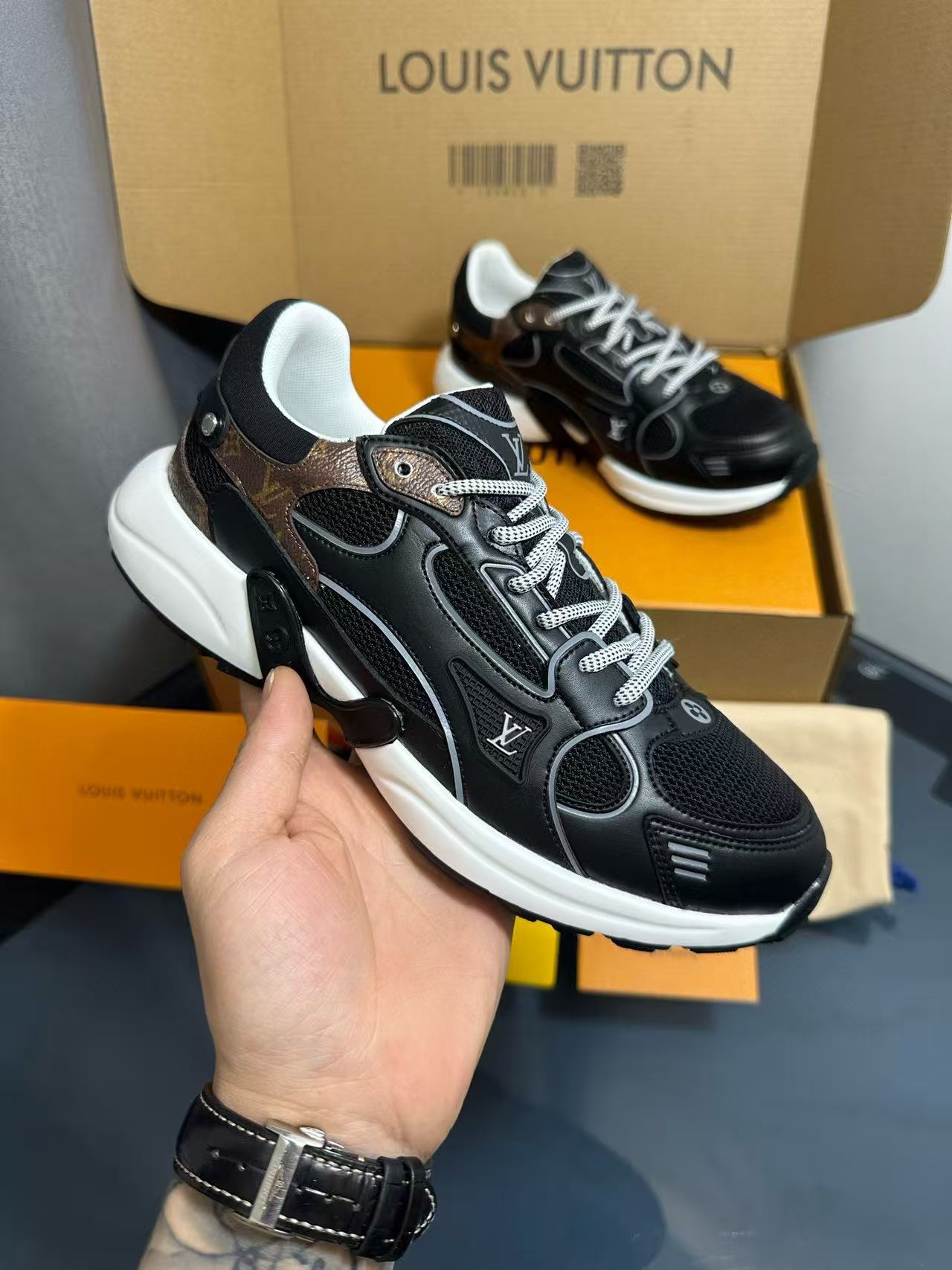 LVの高品質カジュアルシューズ【50％割引+送料無料】