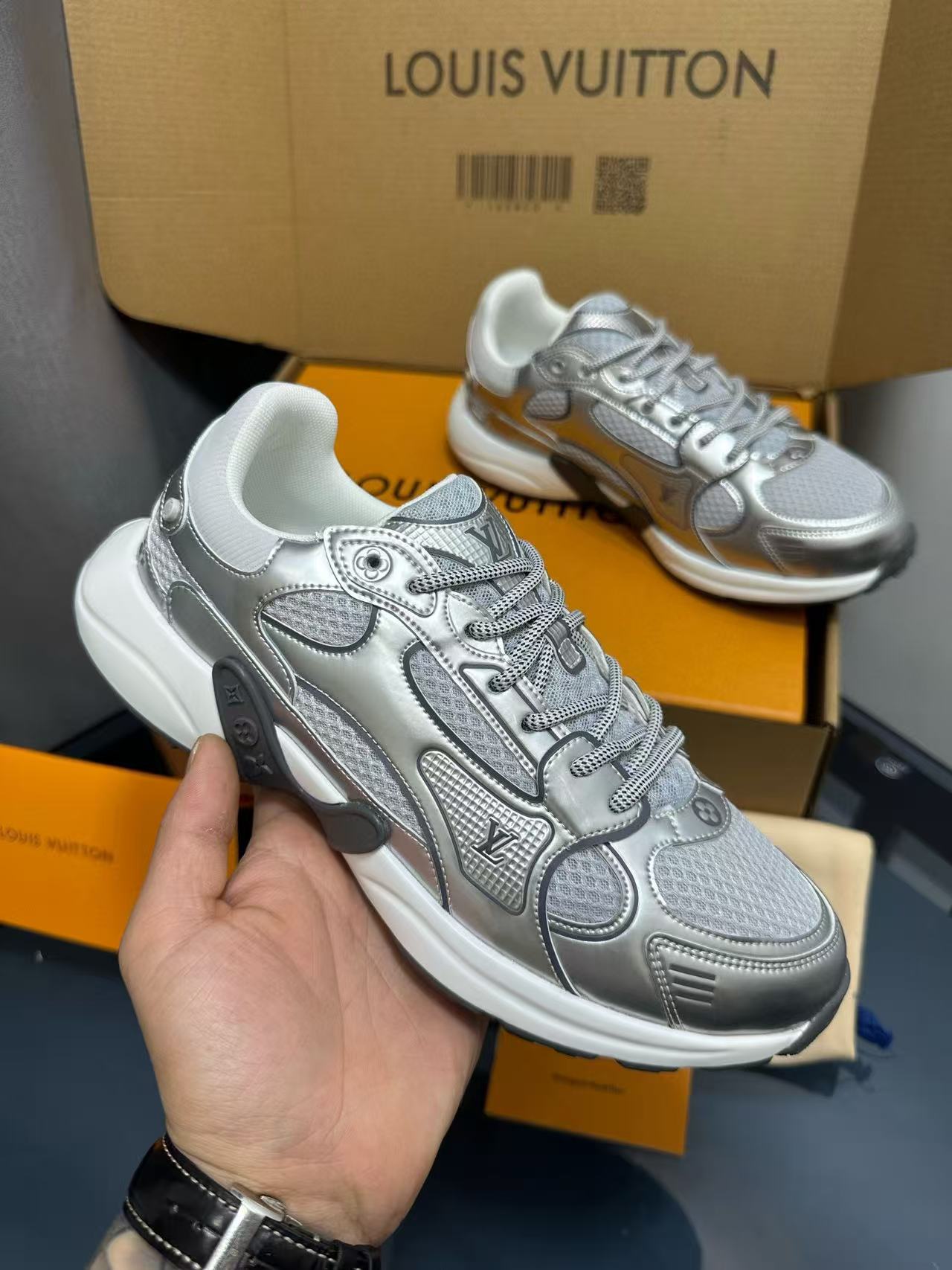 LVの高品質カジュアルシューズ【50％割引+送料無料】