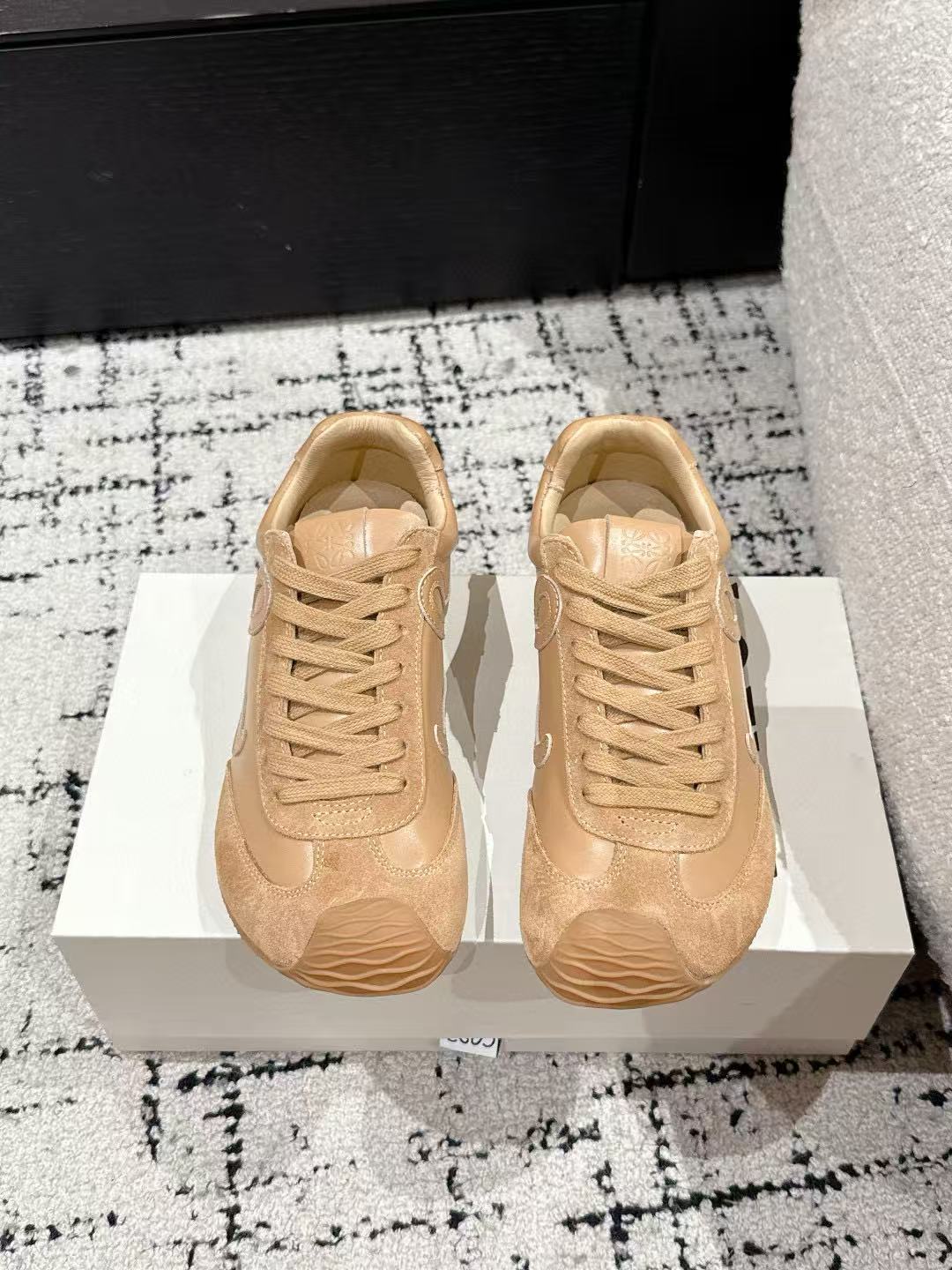 L0WEWの高品質ヴィンテージスニーカー【50％割引+送料無料】