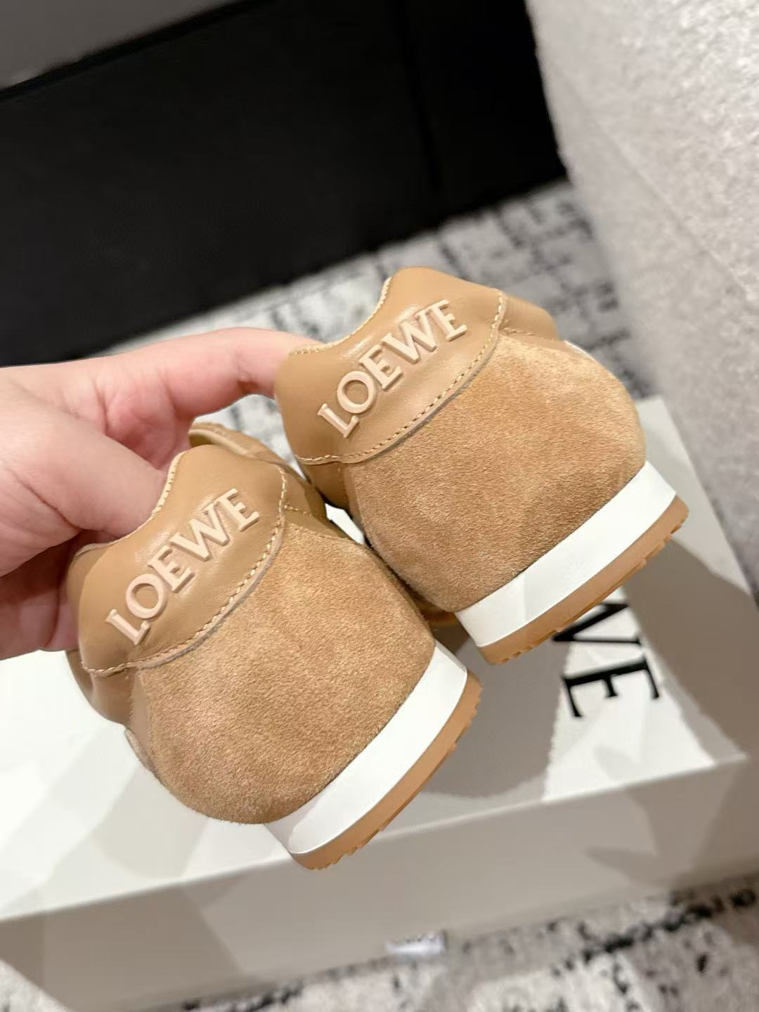 L0WEWの高品質ヴィンテージスニーカー【50％割引+送料無料】