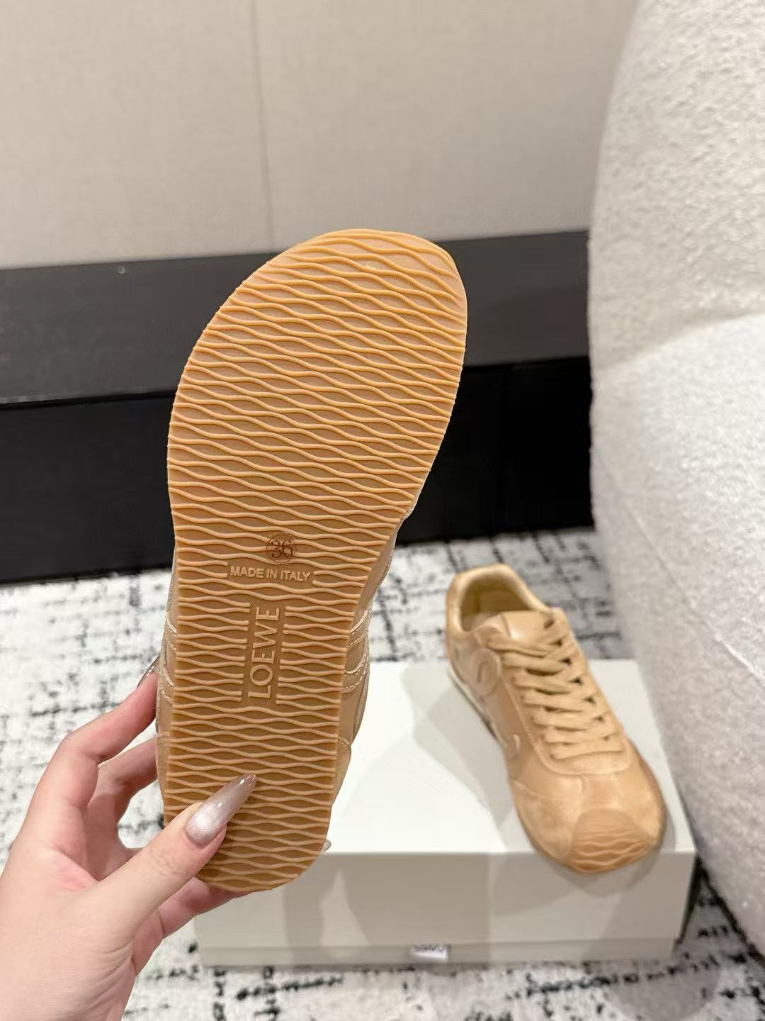 L0WEWの高品質ヴィンテージスニーカー【50％割引+送料無料】