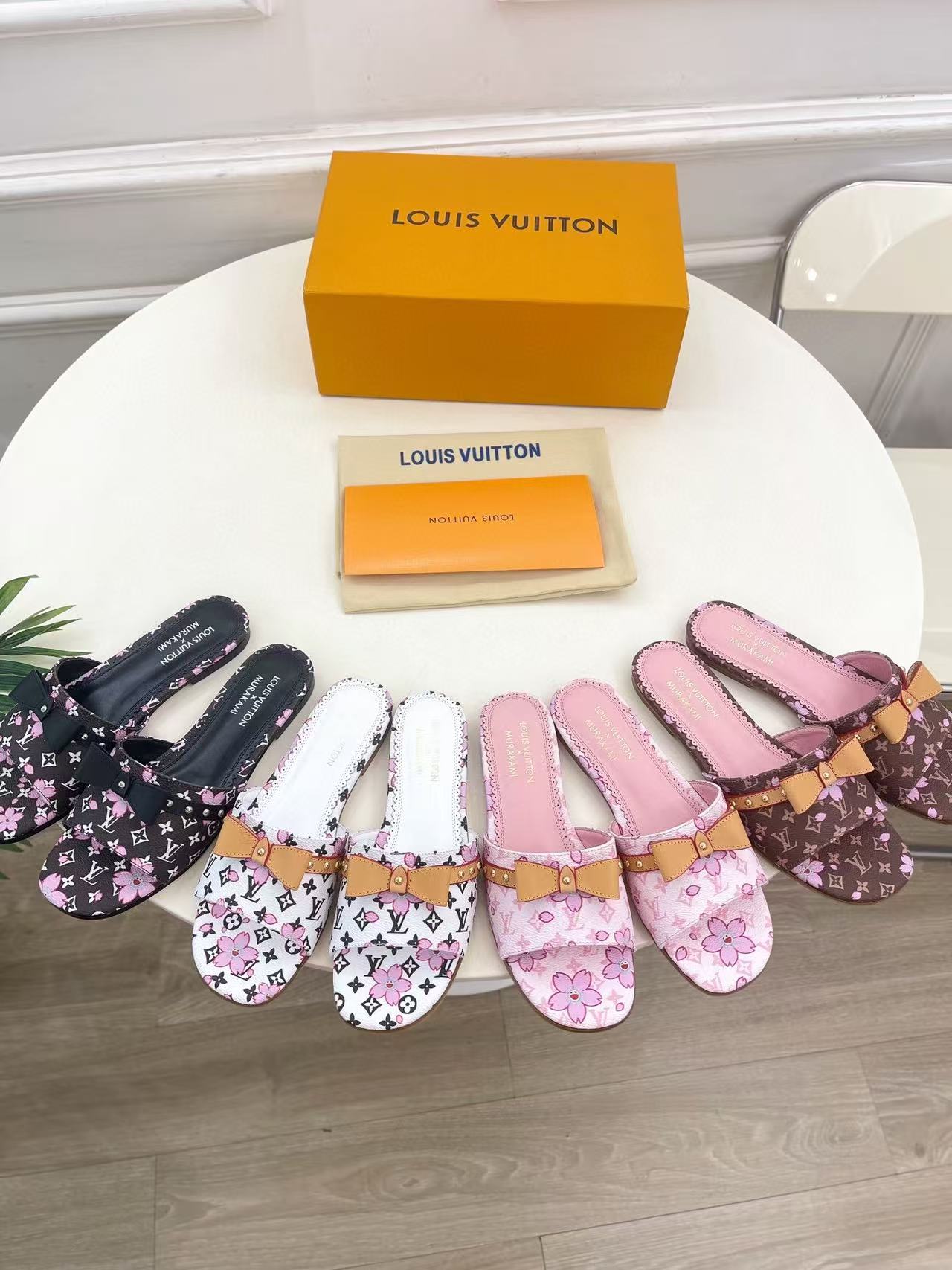 LVの高品質なバタフライプリントスリッパ【50％割引+送料無料】