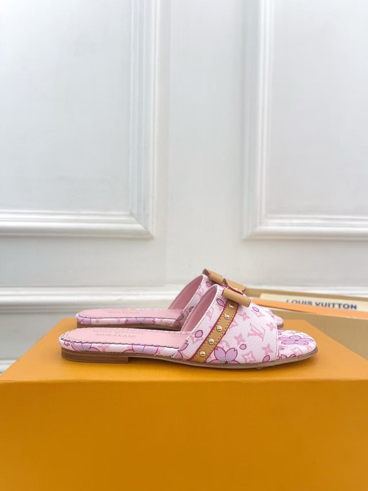 LVの高品質なバタフライプリントスリッパ【50％割引+送料無料】