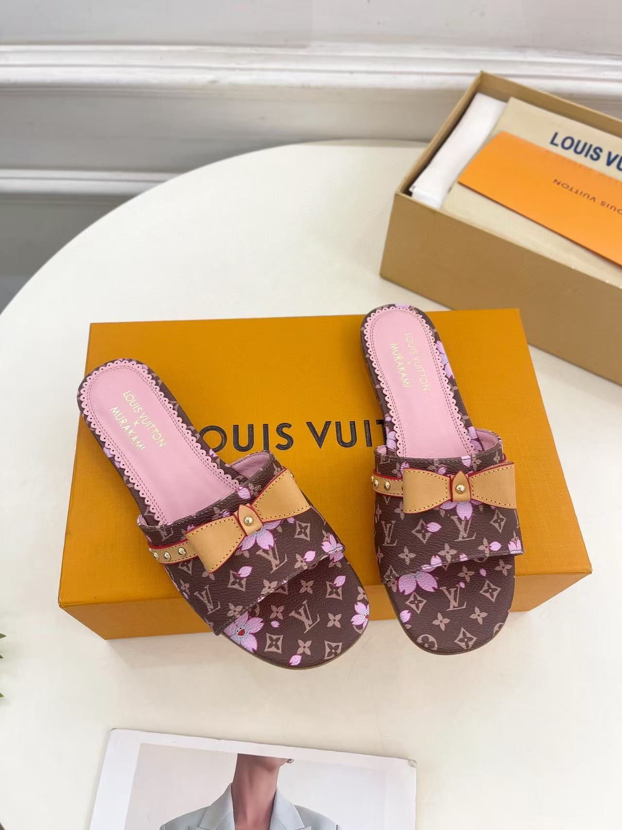 LVの高品質なバタフライプリントスリッパ【50％割引+送料無料】