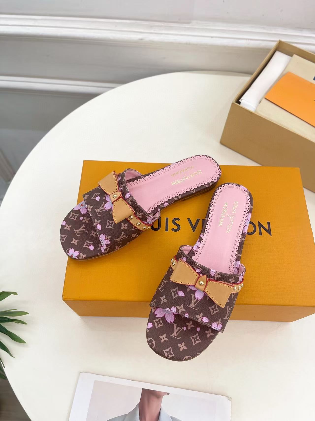 LVの高品質なバタフライプリントスリッパ【50％割引+送料無料】